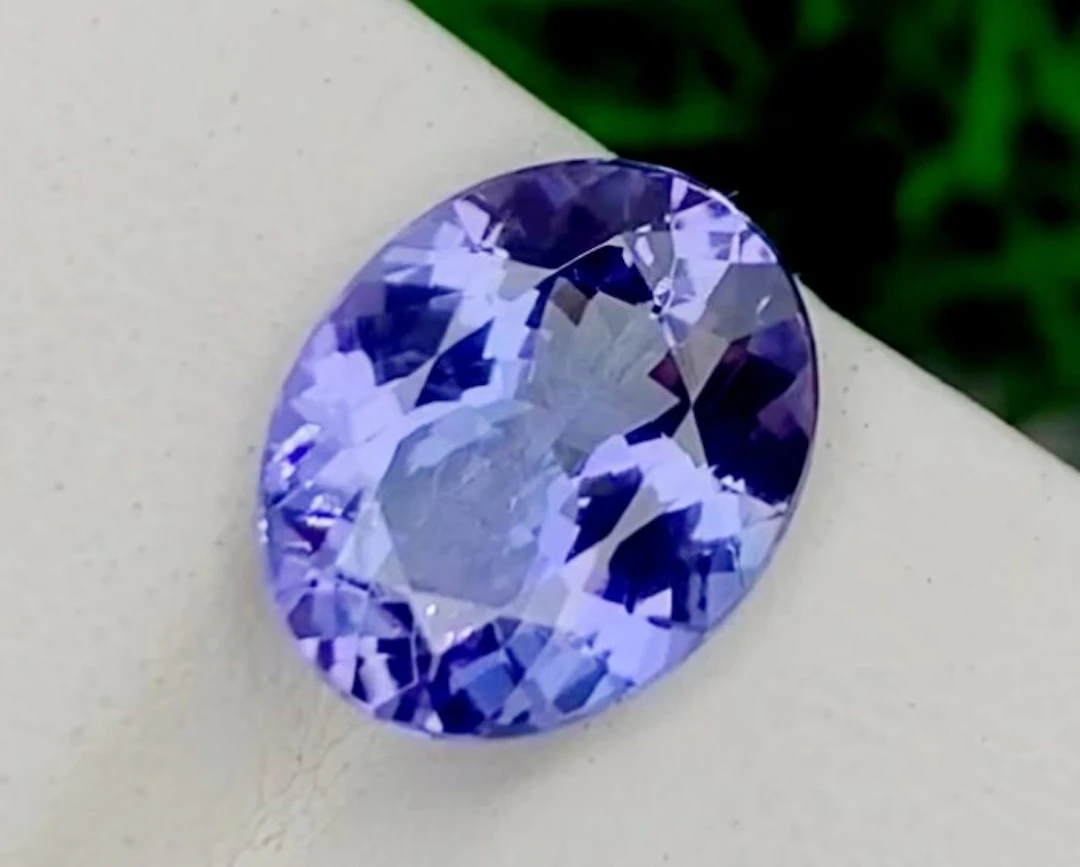 Blue, Violet Tanzanite - 3.74 ct - International Gemological Institute (IGI)