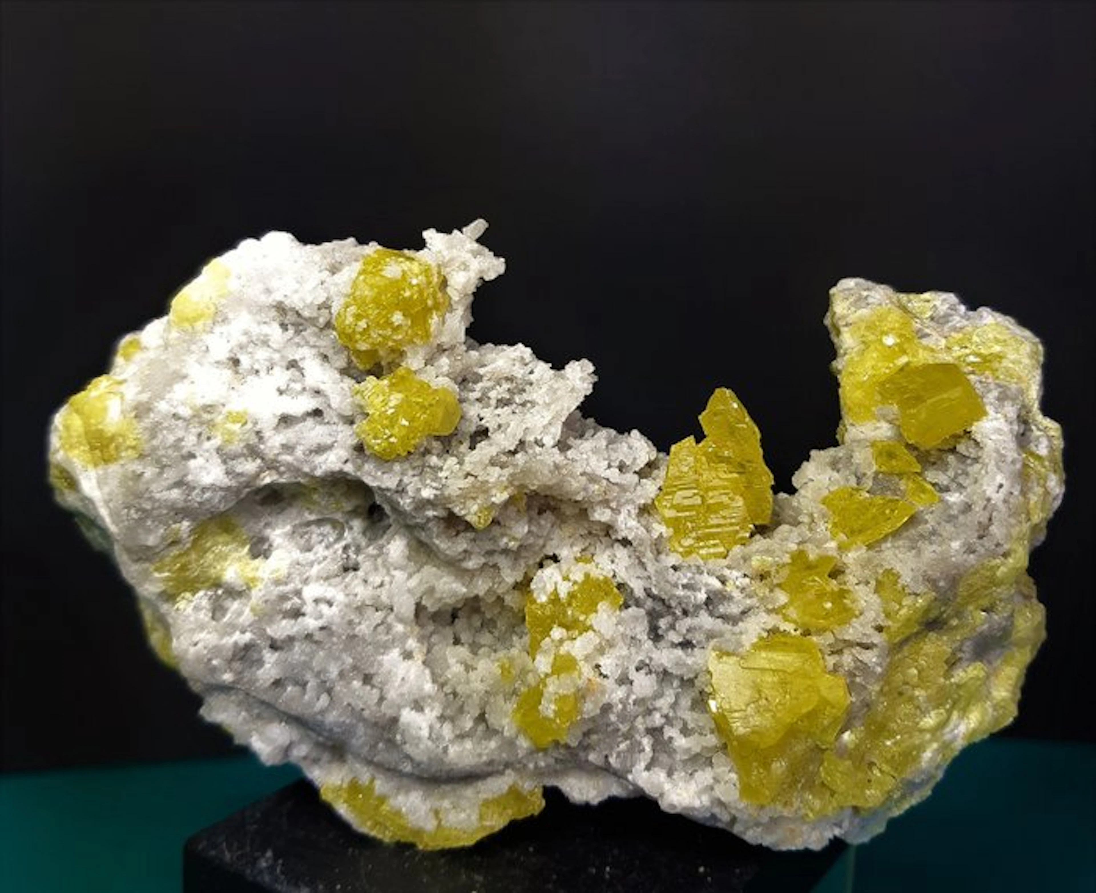 Sulfur Crystals on matrix - Height: 4.5 cm - Width: 6.5 cm- 300 g - (1)