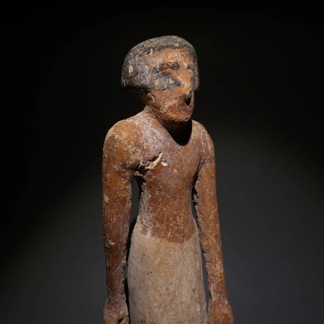 Ancient Egyptian Wood Figure model. 19,8 cm H. Middle Kingdom, 2060-1786 BC