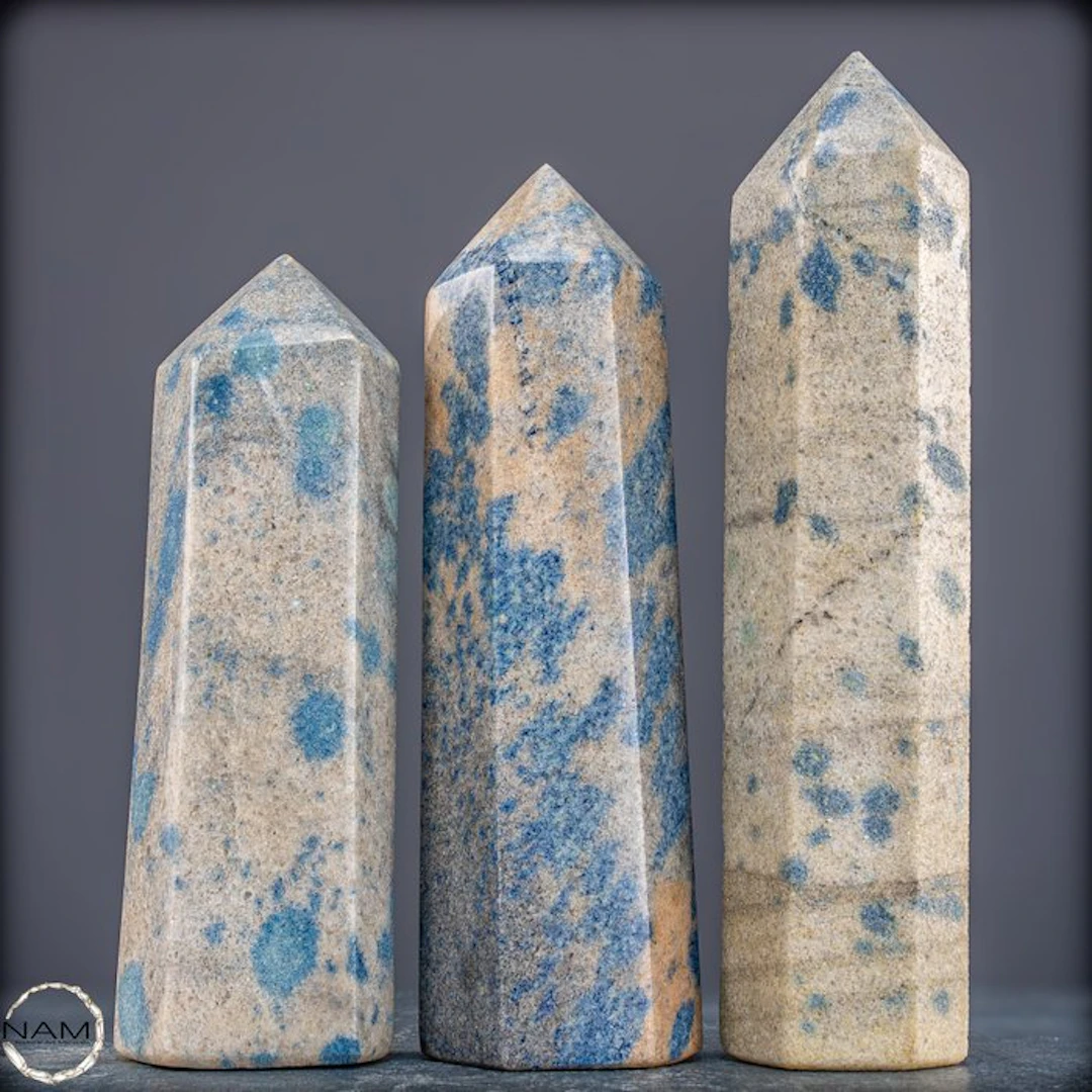 K2 Obelisk set from Madagascar – Three hand-polished...