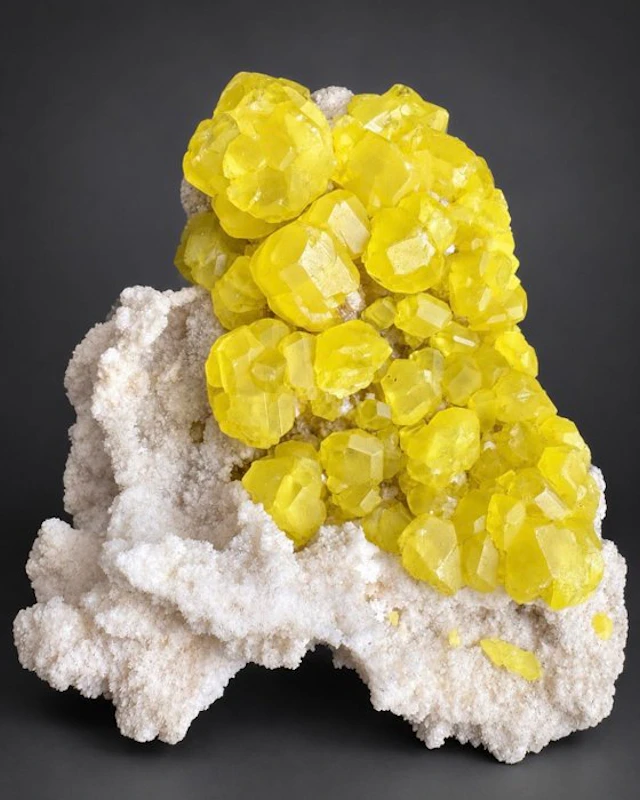 Museum quality Cozzo Disi sulfur Crystals on matrix...