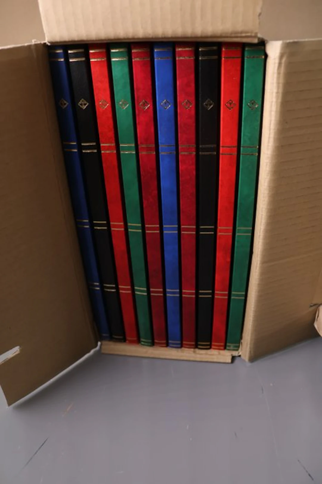 World - 10 empty, new Leuchtturm stock books with white pages.