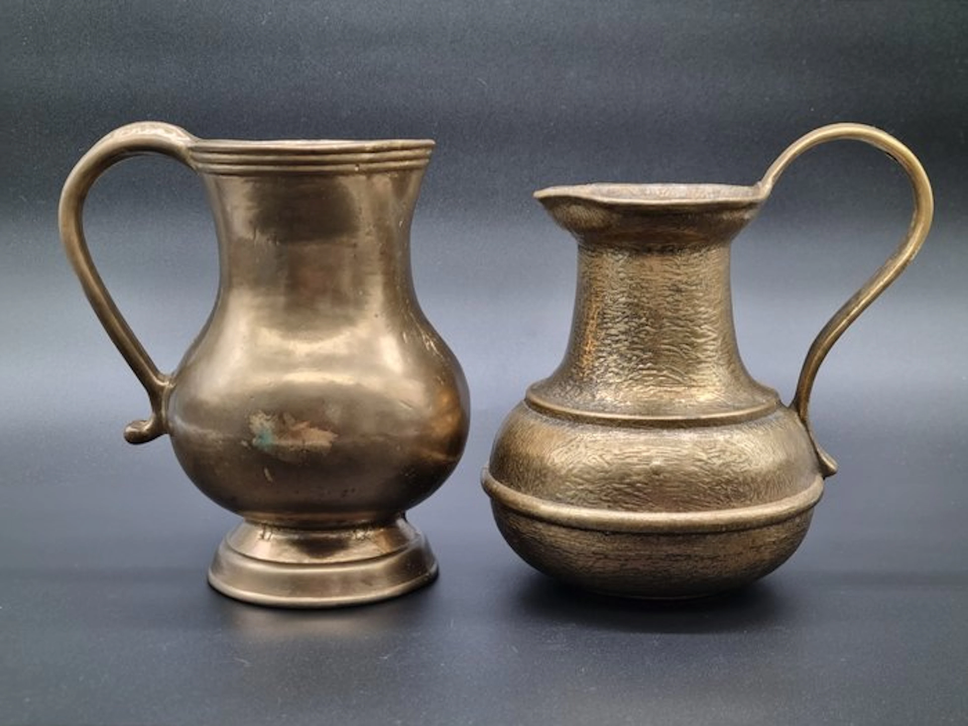 Antikes Messing-Kannen-Set – Zwei Dekorative Krüge - Jug (2) - Brass
