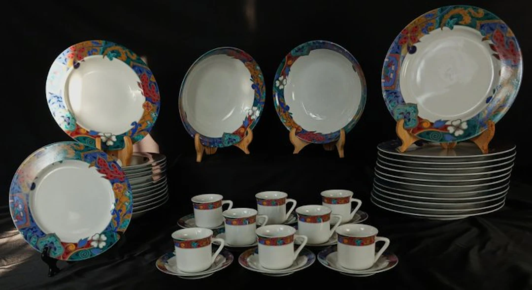 La Fine Royal - Table service (43) - Sculpture - Porcelain