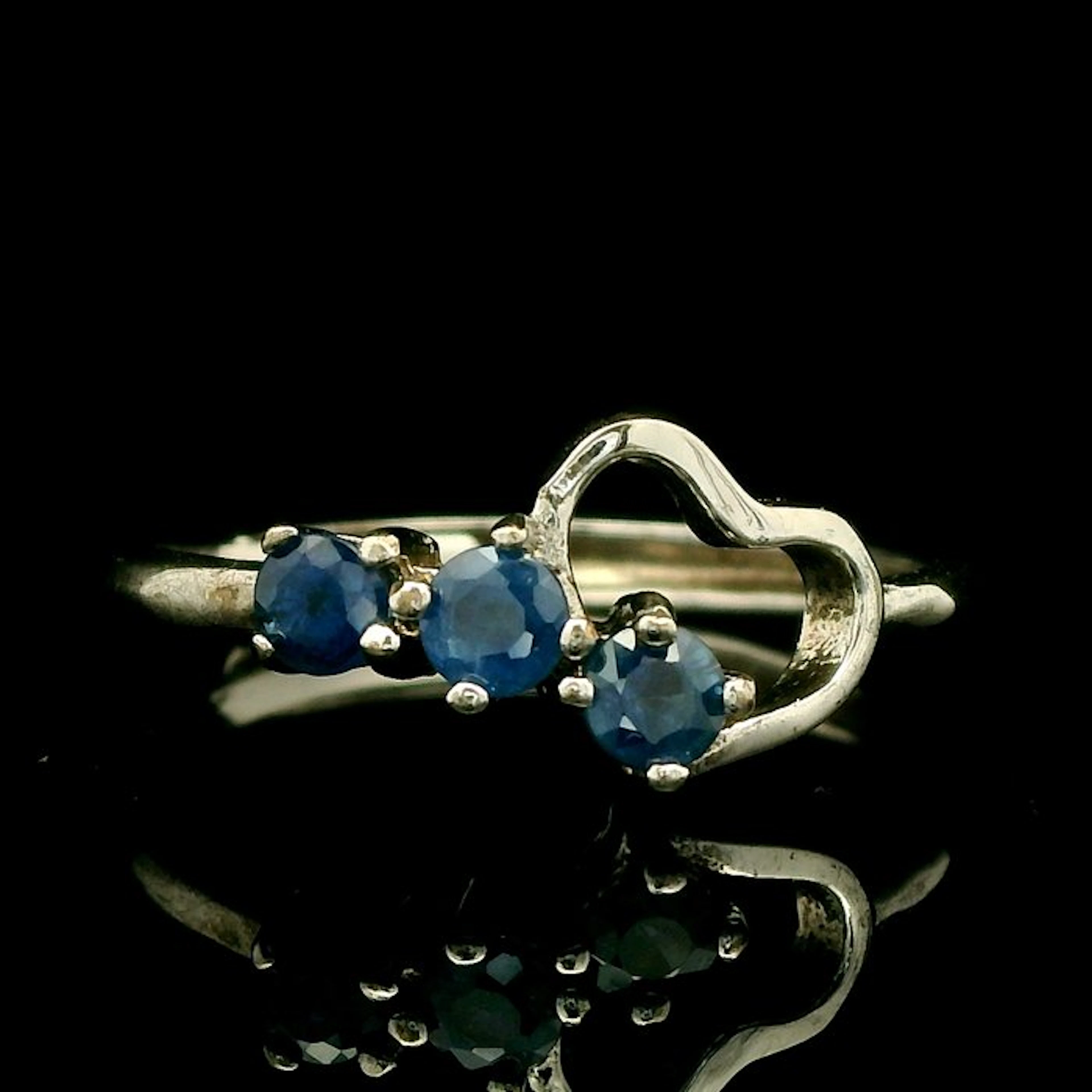 Sapphire - Silver, Sapphire Three-Stone Heart Ring in 925 Silver - Ring