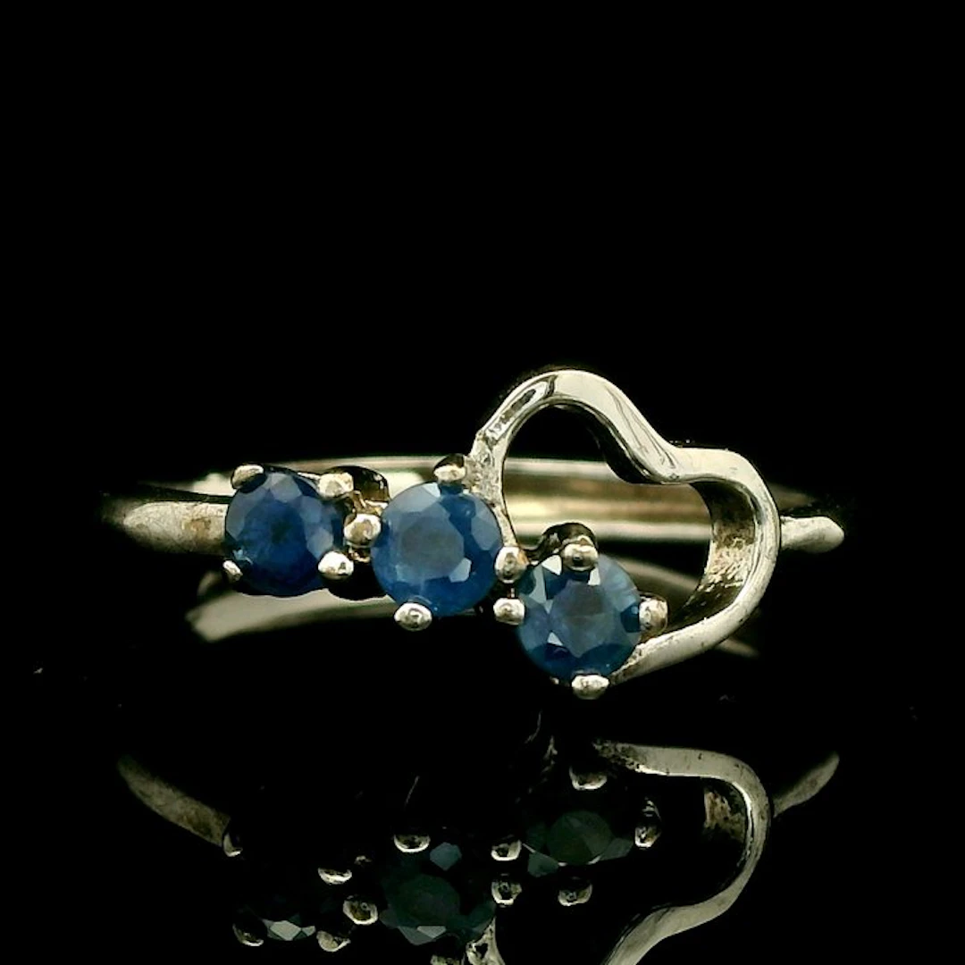 Sapphire - Silver, Sapphire Three-Stone Heart Ring in 925 Silver - Ring