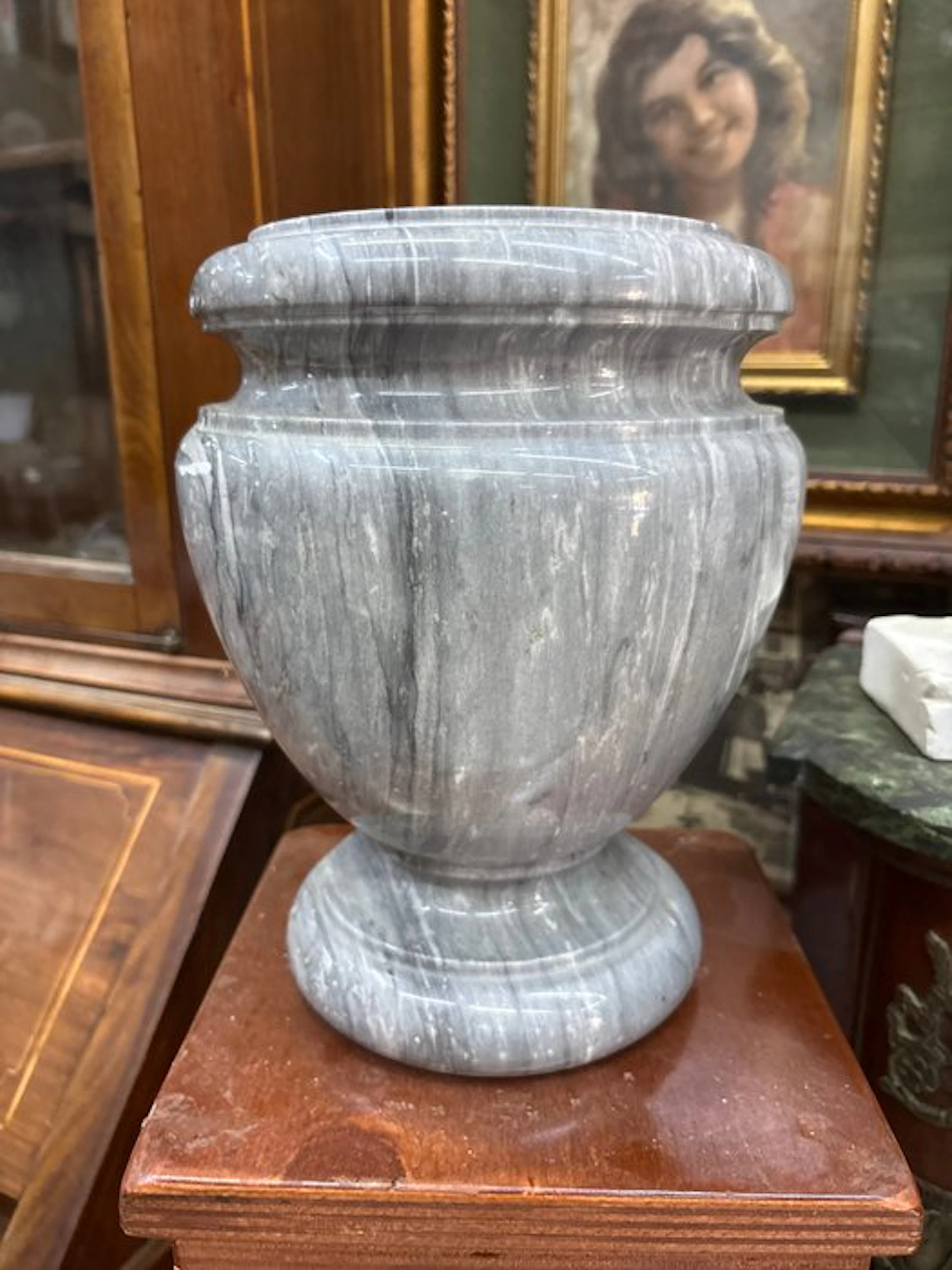 Flower pot - Marble - Gray marble vase with vertical grooves