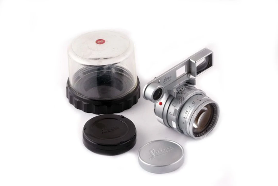 Leica Summicron 50mm f/2 Dual Range Prime lens
