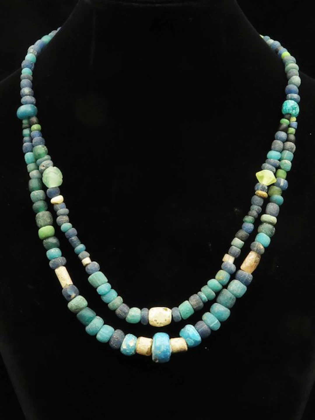Ancient Roman Necklace made of Glass beads - 44 cm (No reserve price)