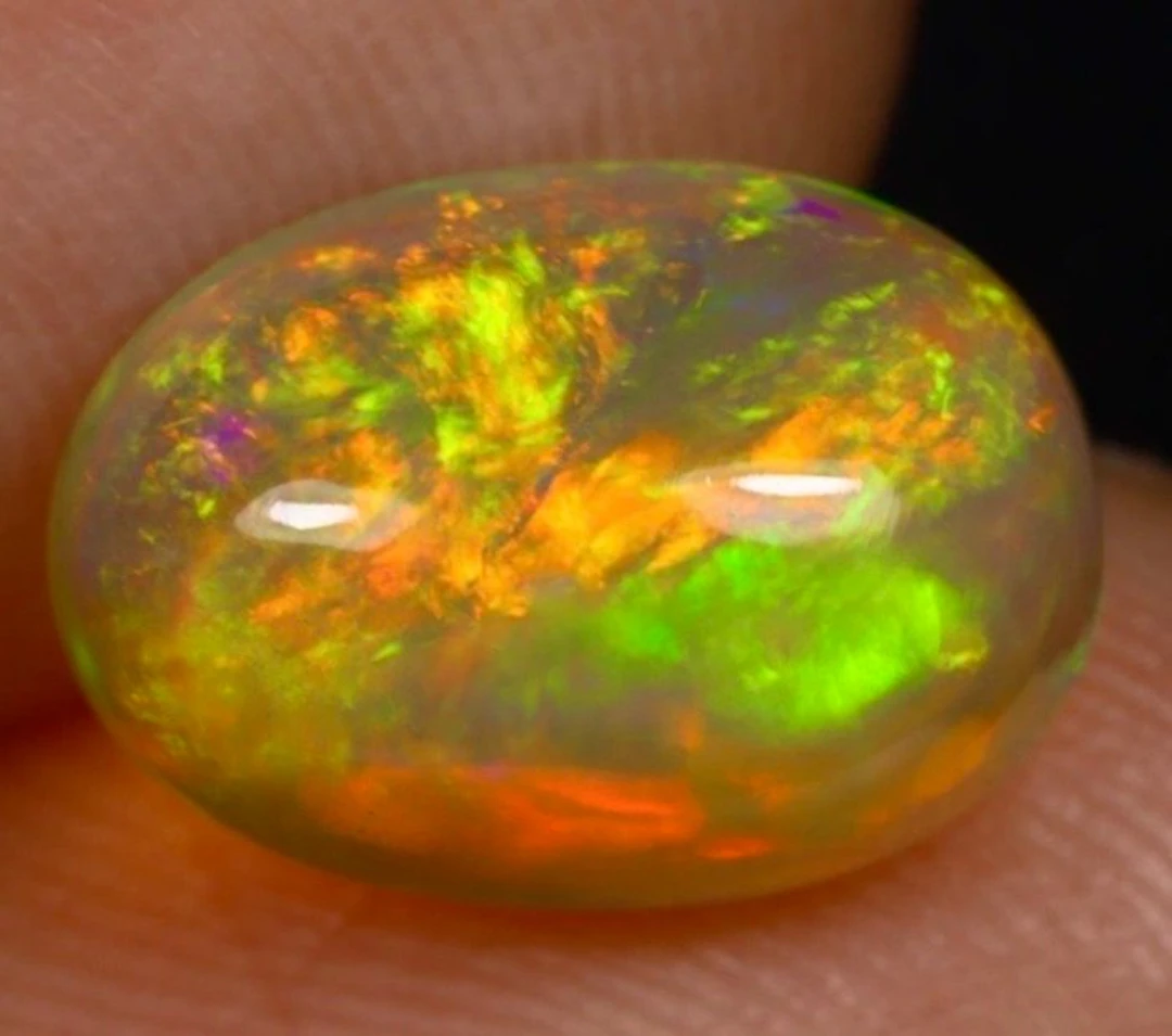 Opal Cabochon - Height: 11 mm - Width: 8 mm- 0.5 g - (1)