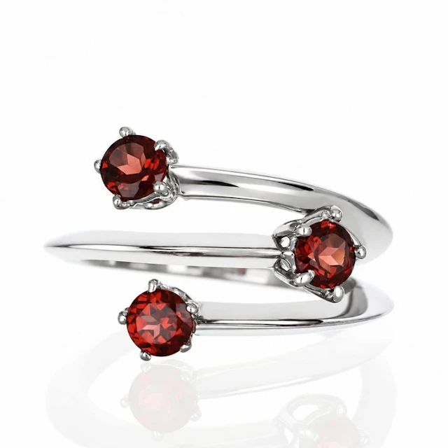 Ring - 18 kt. White gold - 1.05ct. tw. Garnet - Made in Italy - Handmade