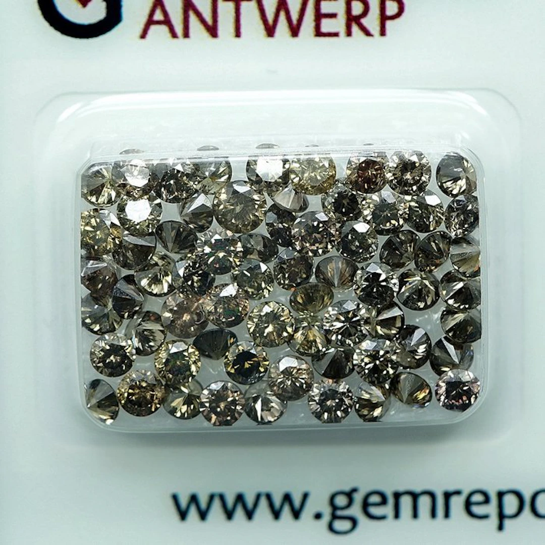 No reserve price - 66 pcs Diamond (Natural coloured)...