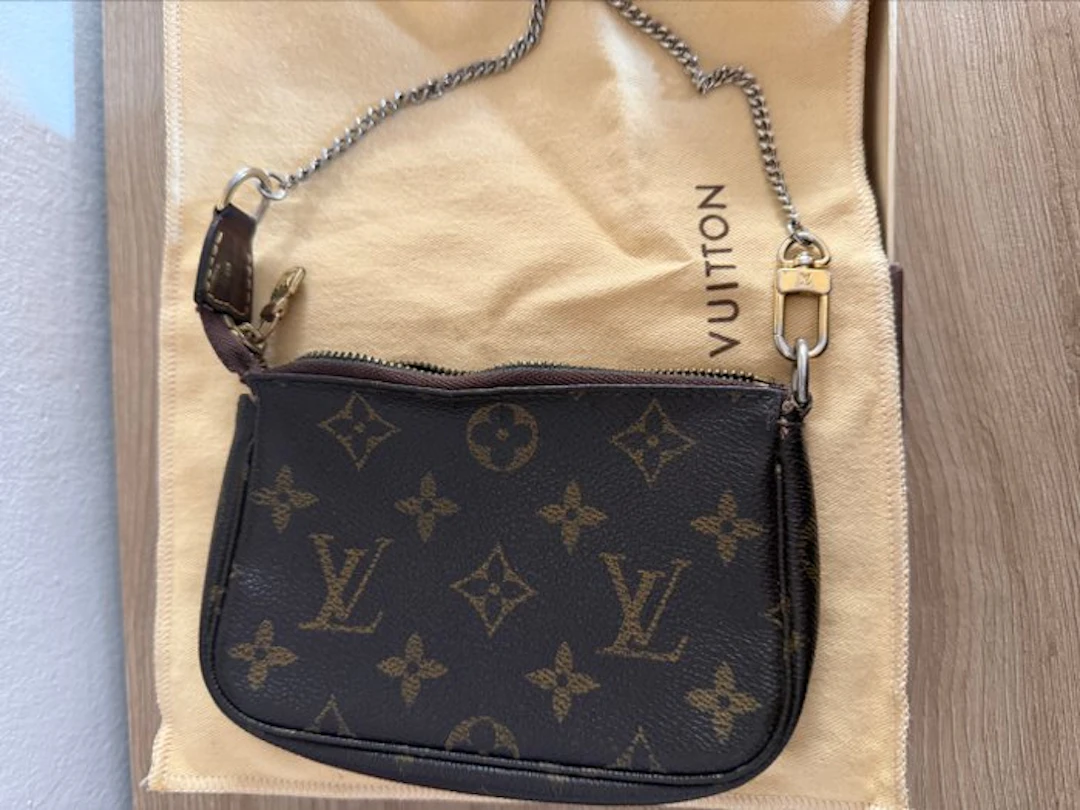 Louis Vuitton - Pochette Accessoires - Handbag