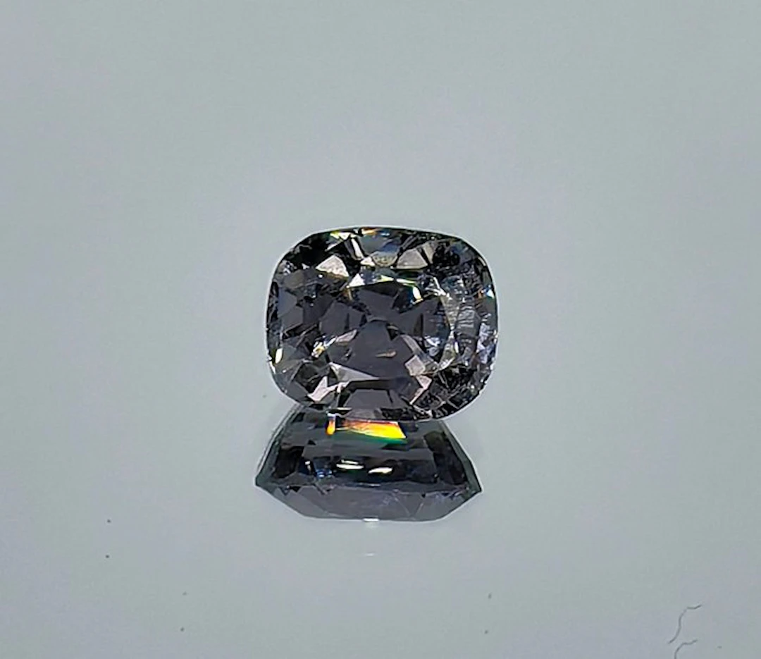No reserve price Spinel - 1.39 ct - Antwerp Laboratory...