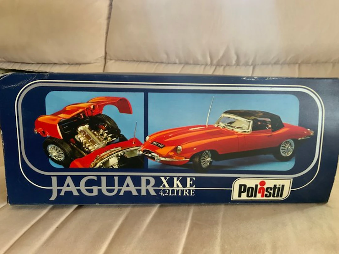 Polistil, Bburago 1:18 - Model car (2) - Jaguar XKE 4.2 Litre; Jaguar SS100