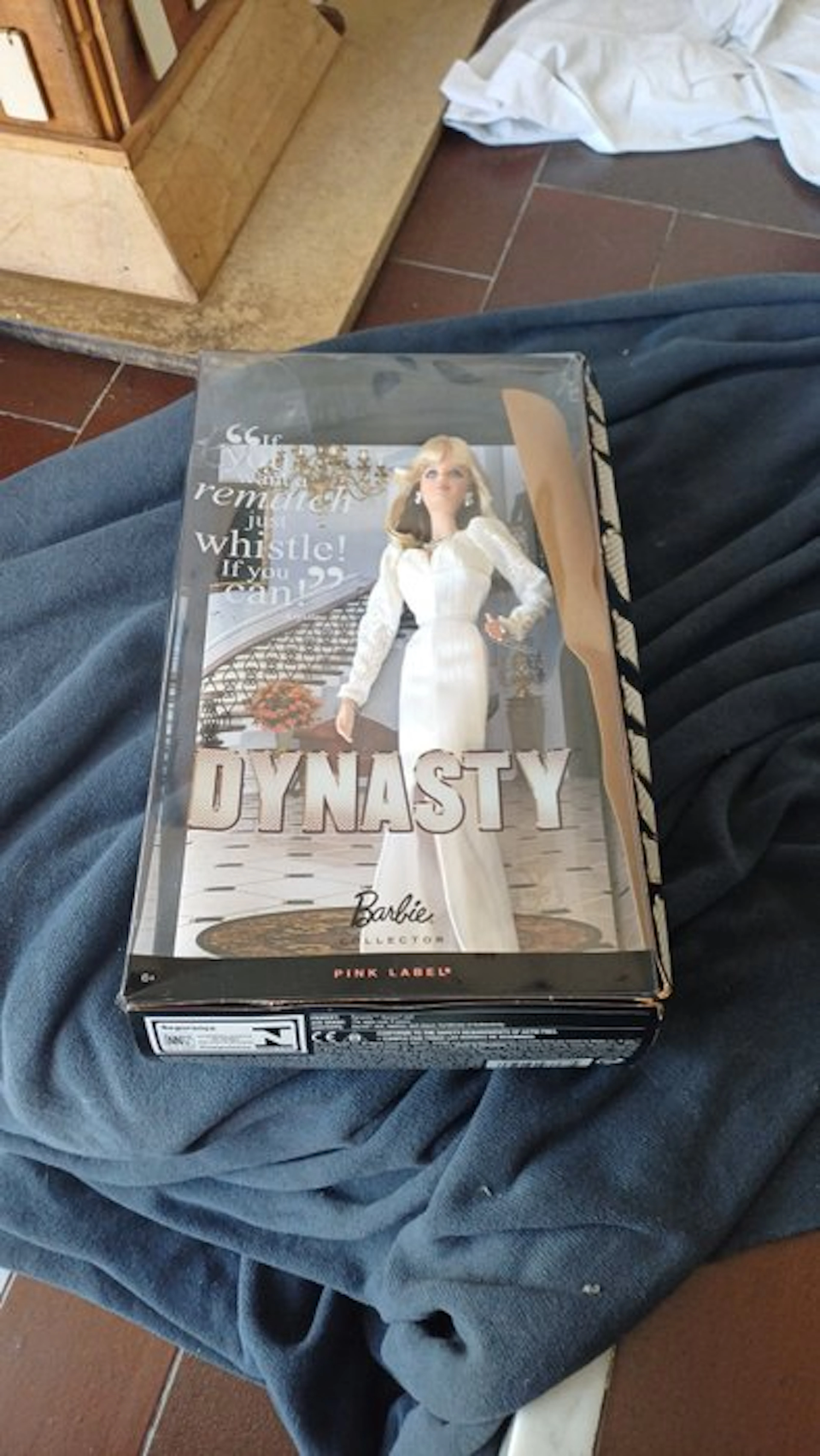 Mattel - Barbie doll COLLECTABLE DYNASTY Krystle Carrington 2010 Pink Label