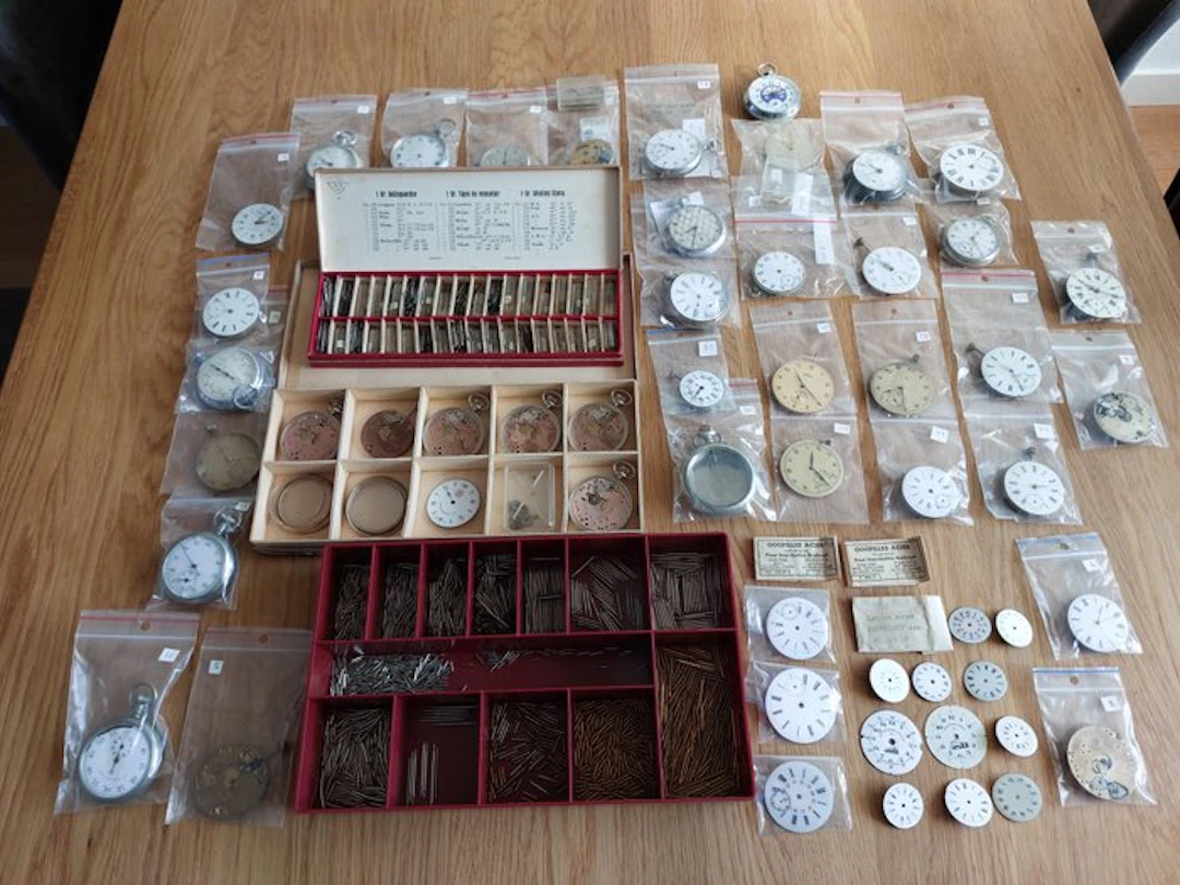 Pocket watches - Metal and glass, Metal - 1900 - 2000 - Pocket watches / parts