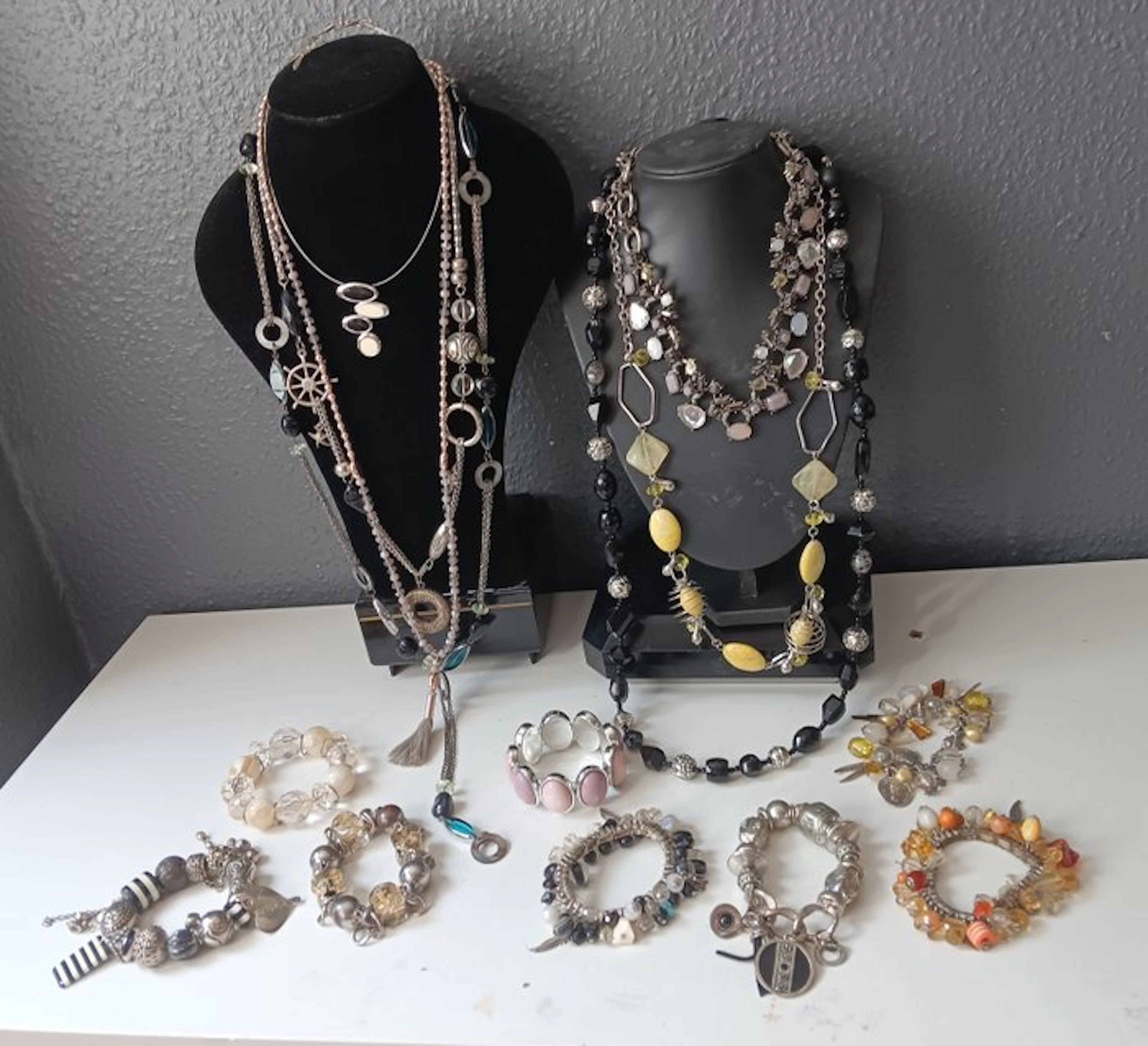 Themed collection - Faschion Jewelries Bracelets and Necklaces