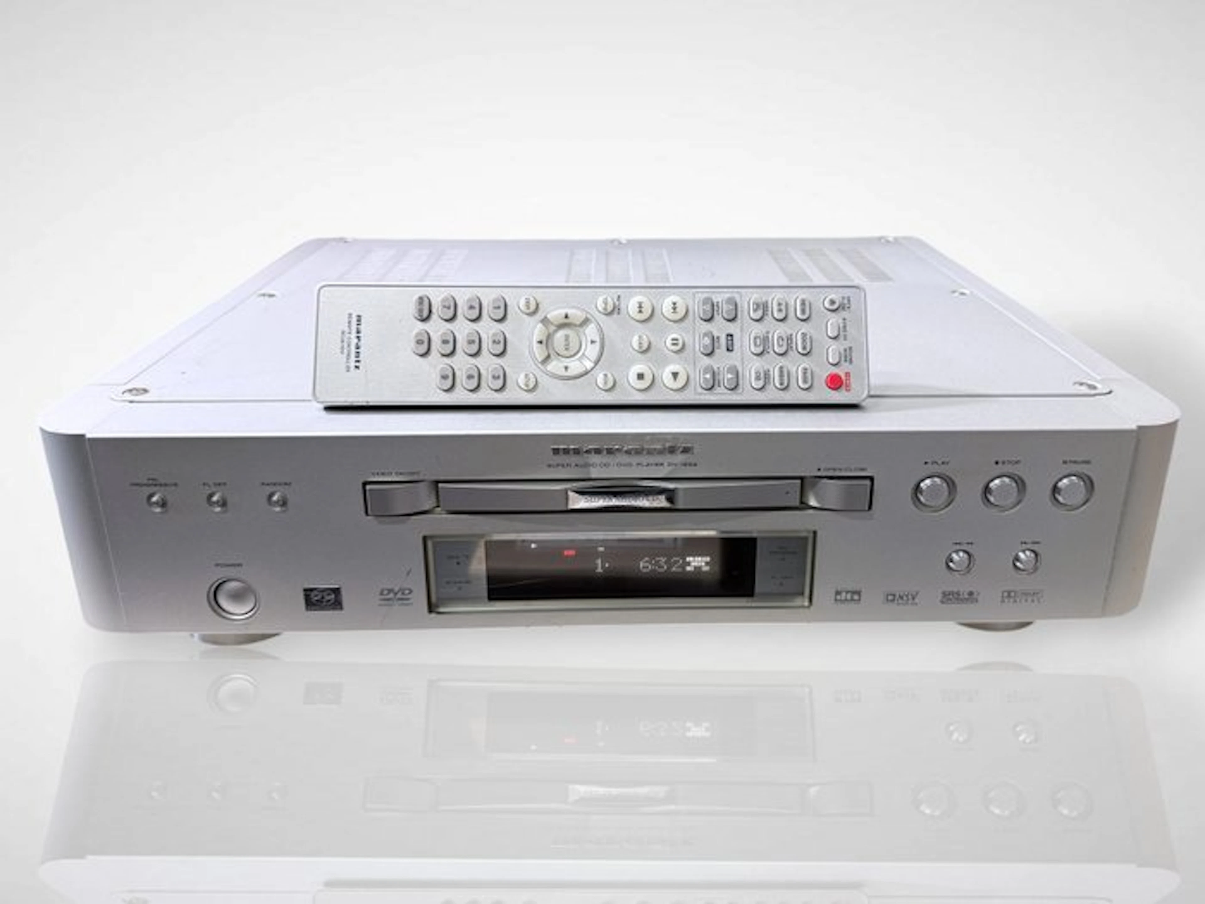 Marantz - DV-12S2 Reference Class Universal SACD / DVD-Audio / CD player