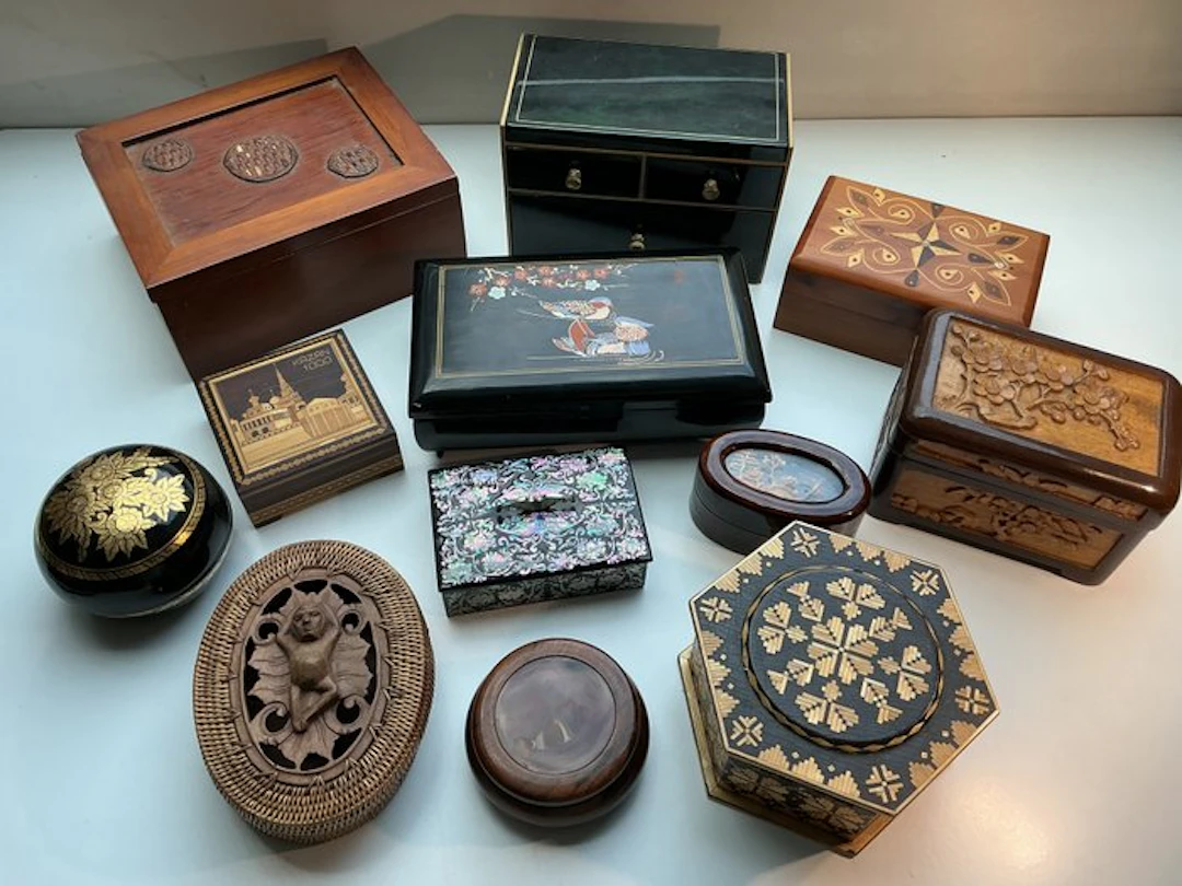 Themed collection - Antique boxes