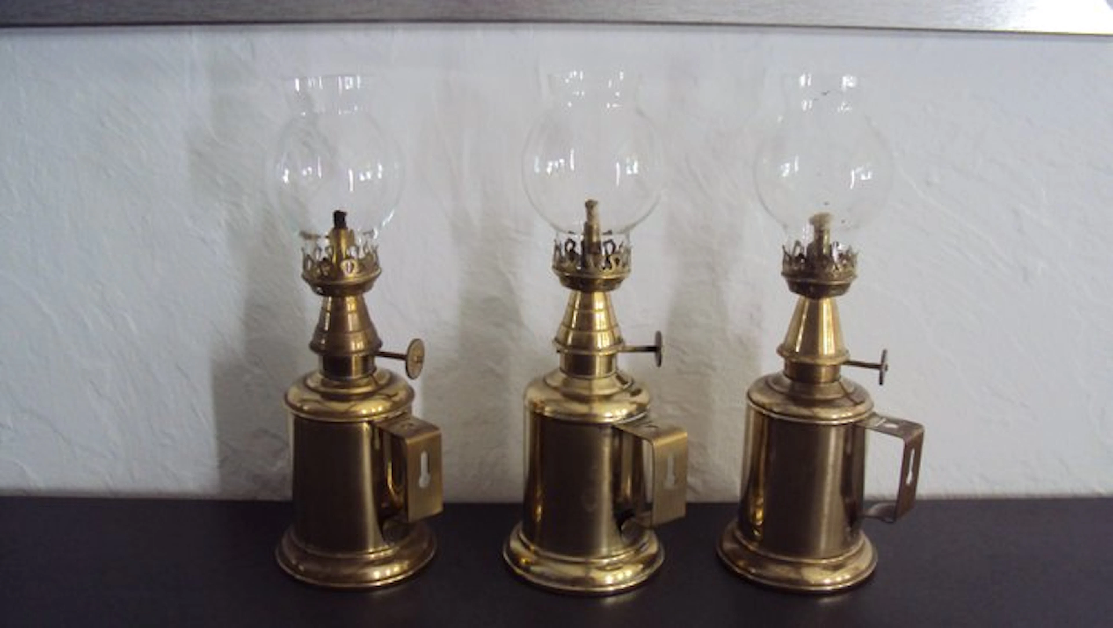 Oil lamp (3) - Gilt brass - antique pigeon lamp