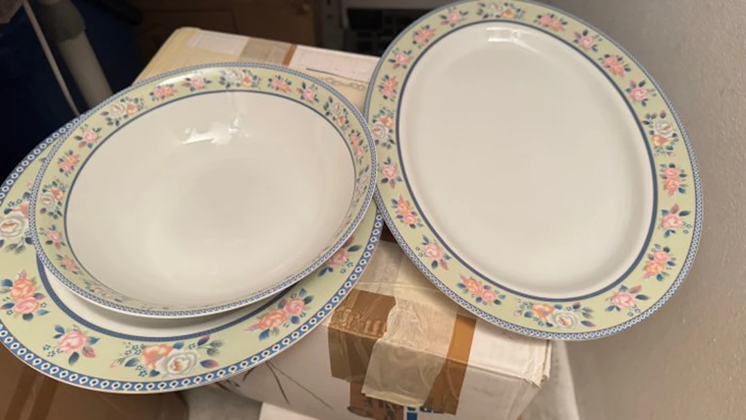 Dish (39) - Porcelain - 36-piece dinner service