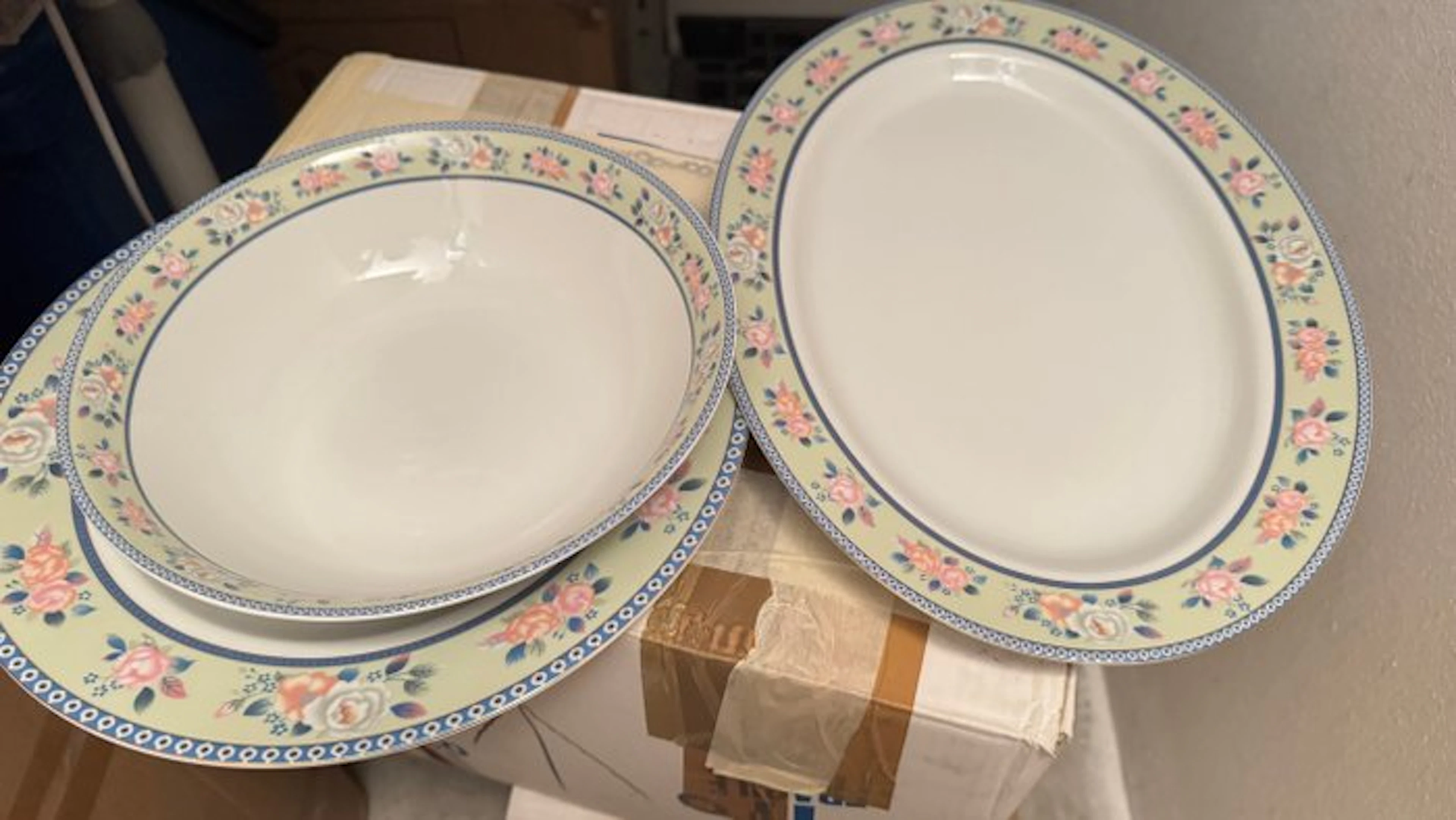 Dish (39) - Porcelain - 36-piece dinner service
