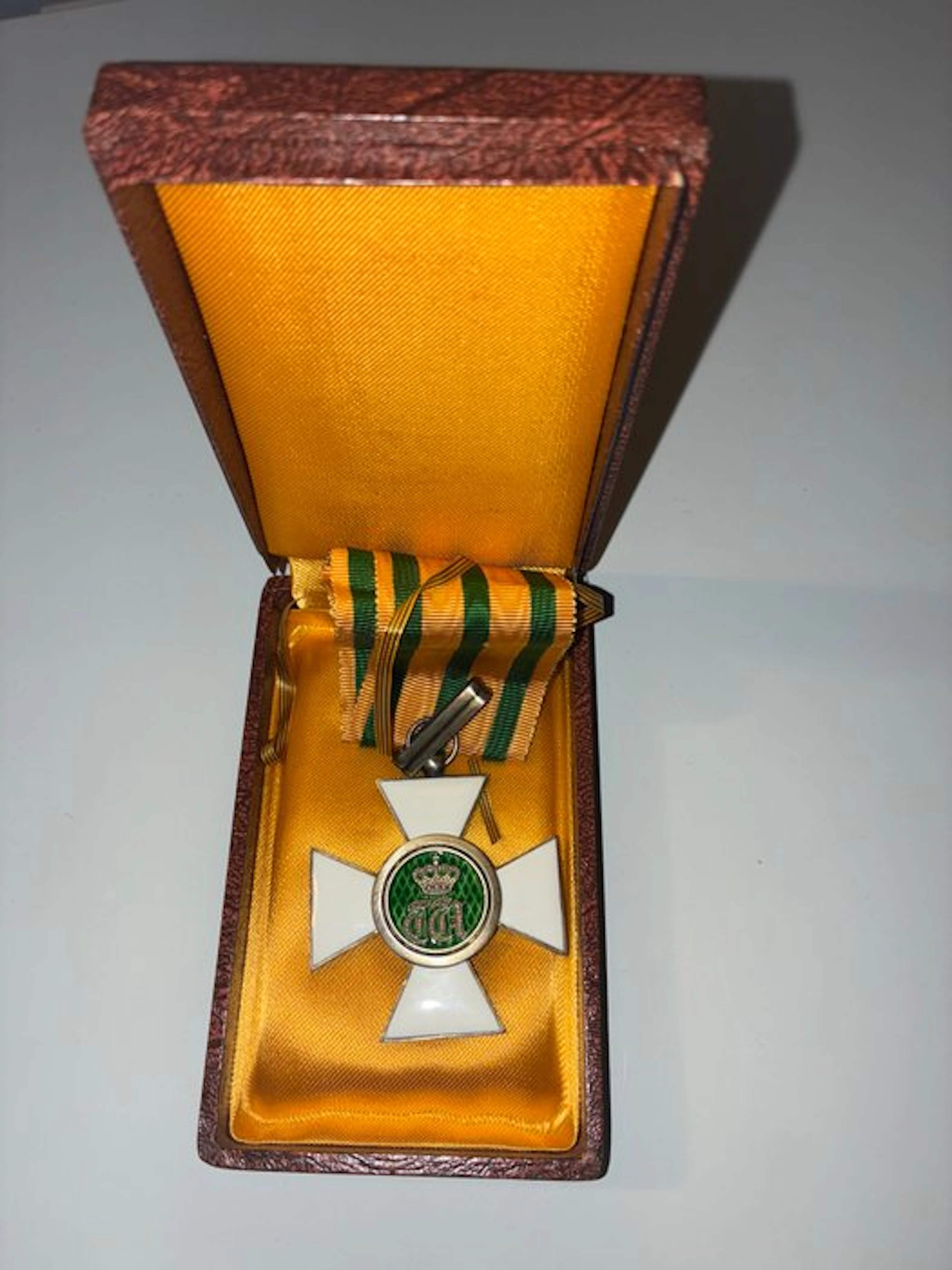Coin cabinet - Silver - Order of the Oak Crown