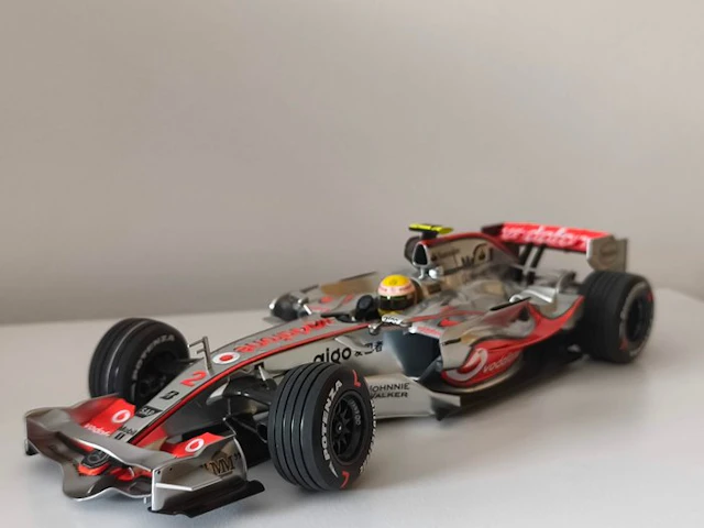 MiniChamps 1:18 - Model car - MP4-22