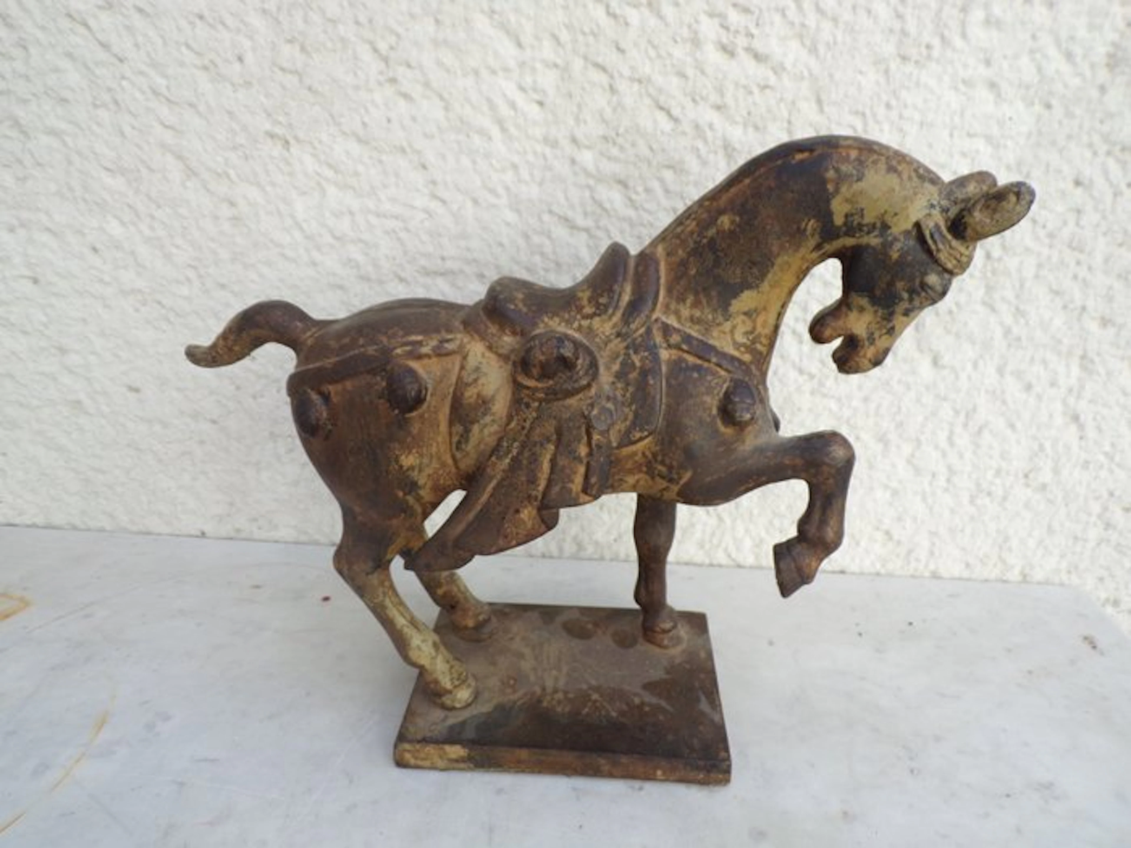Antike gusseiserne Skulptur „Tang-Pferd“ – Asiatika...