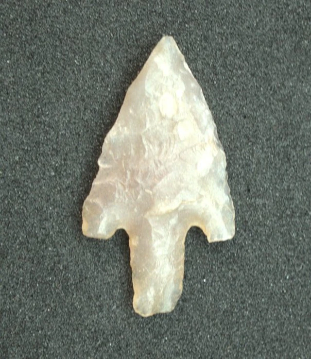 European Neolithic flint Tanged, Barbed Arrowhead - 24 mm (No reserve price)