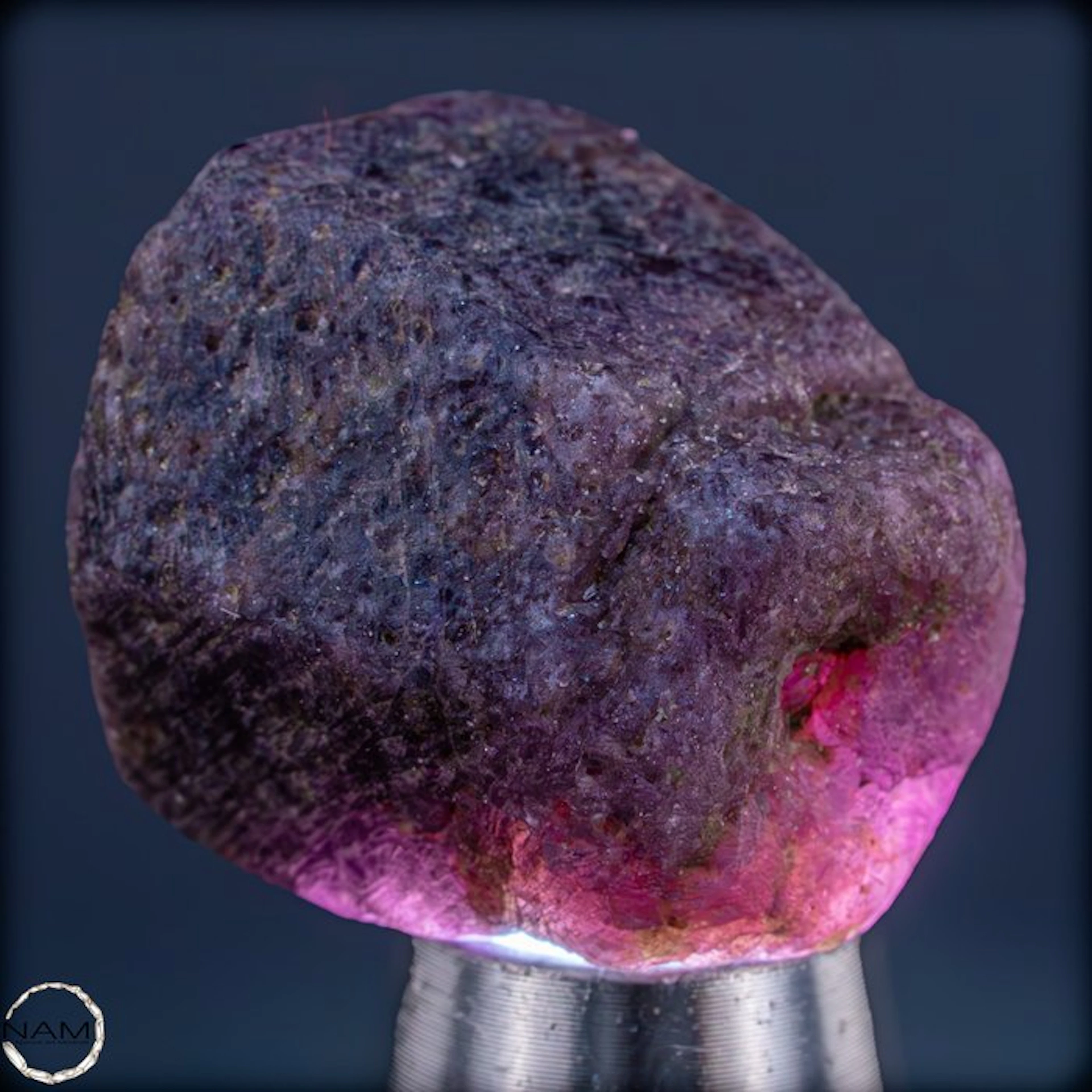 Natural padparadscha-colored sapphire – extraordinarily...