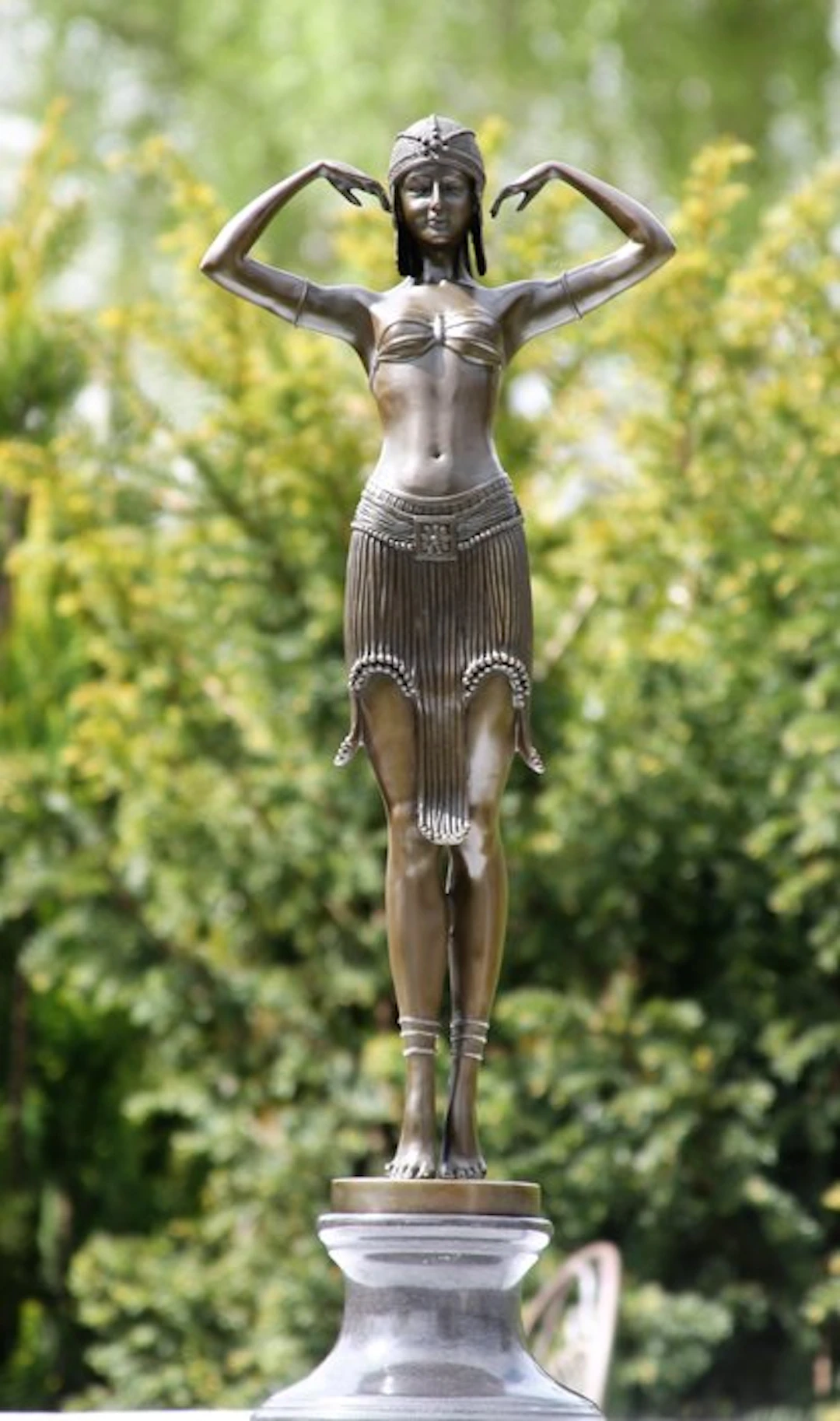 Sculpture, xxl scarab lady in brons - 75 cm - bronze and marble