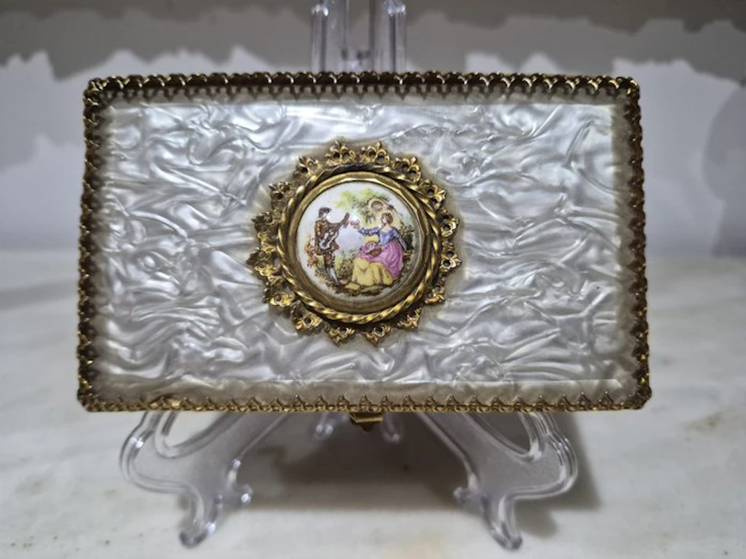 Caja joyero francesa vintage de nácar y metal dorado con...