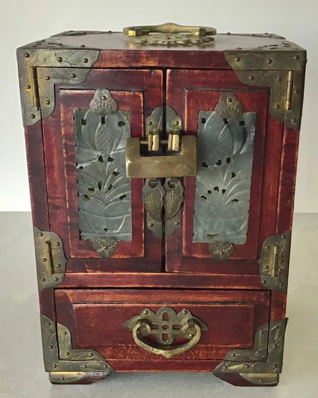 Jewellery box - Chinese jewelry cabinet in mahogany with...