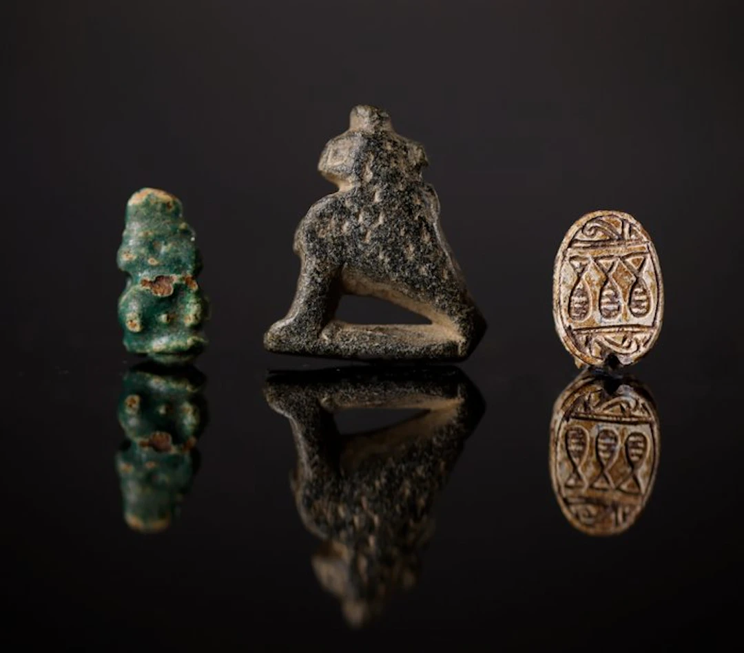 Ancient Egypt, Horus, Bes and scarab amulets - 2.1 cm