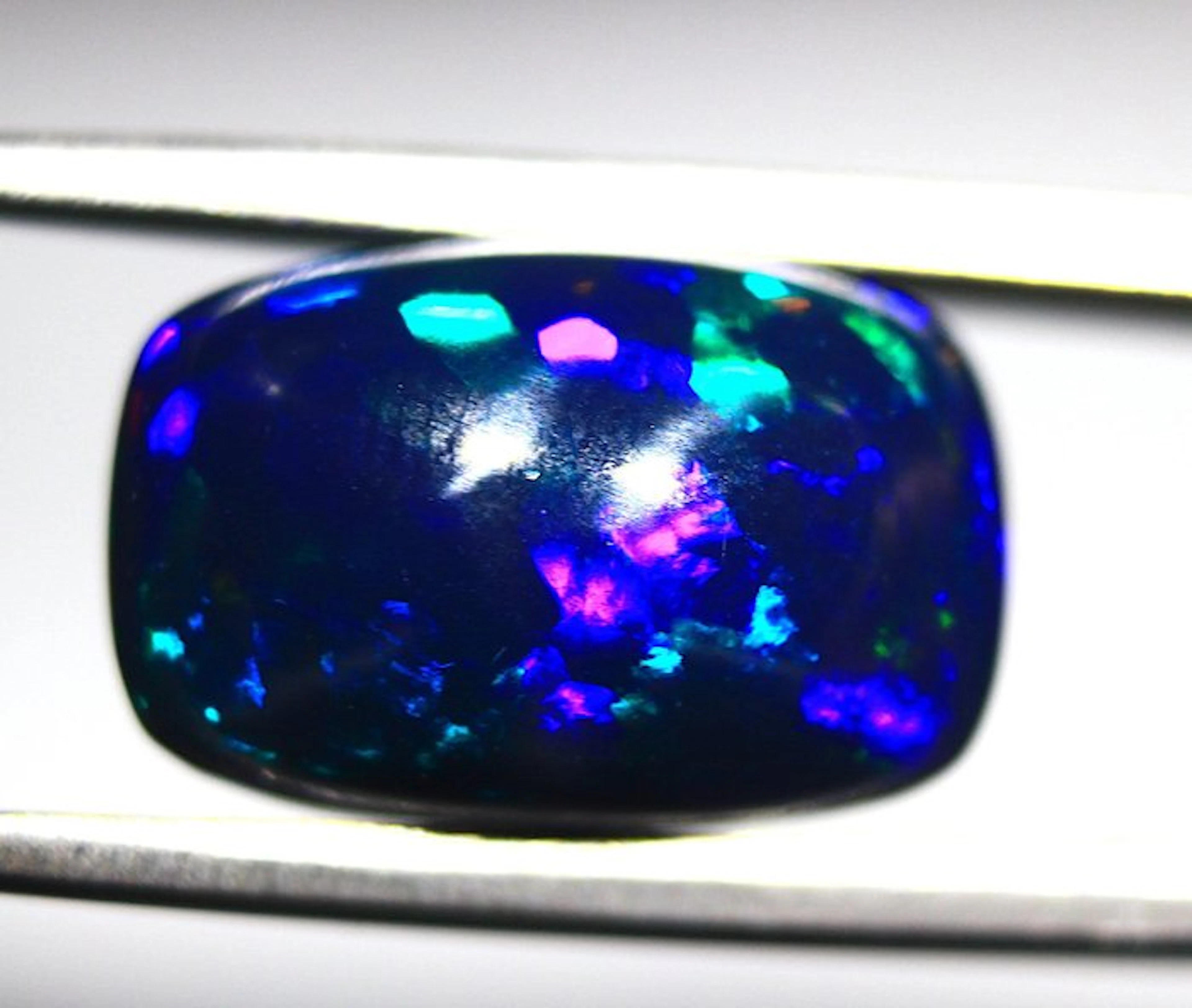 No Reserve - Ct.4.80 Natural Ethiopian Black Opal...