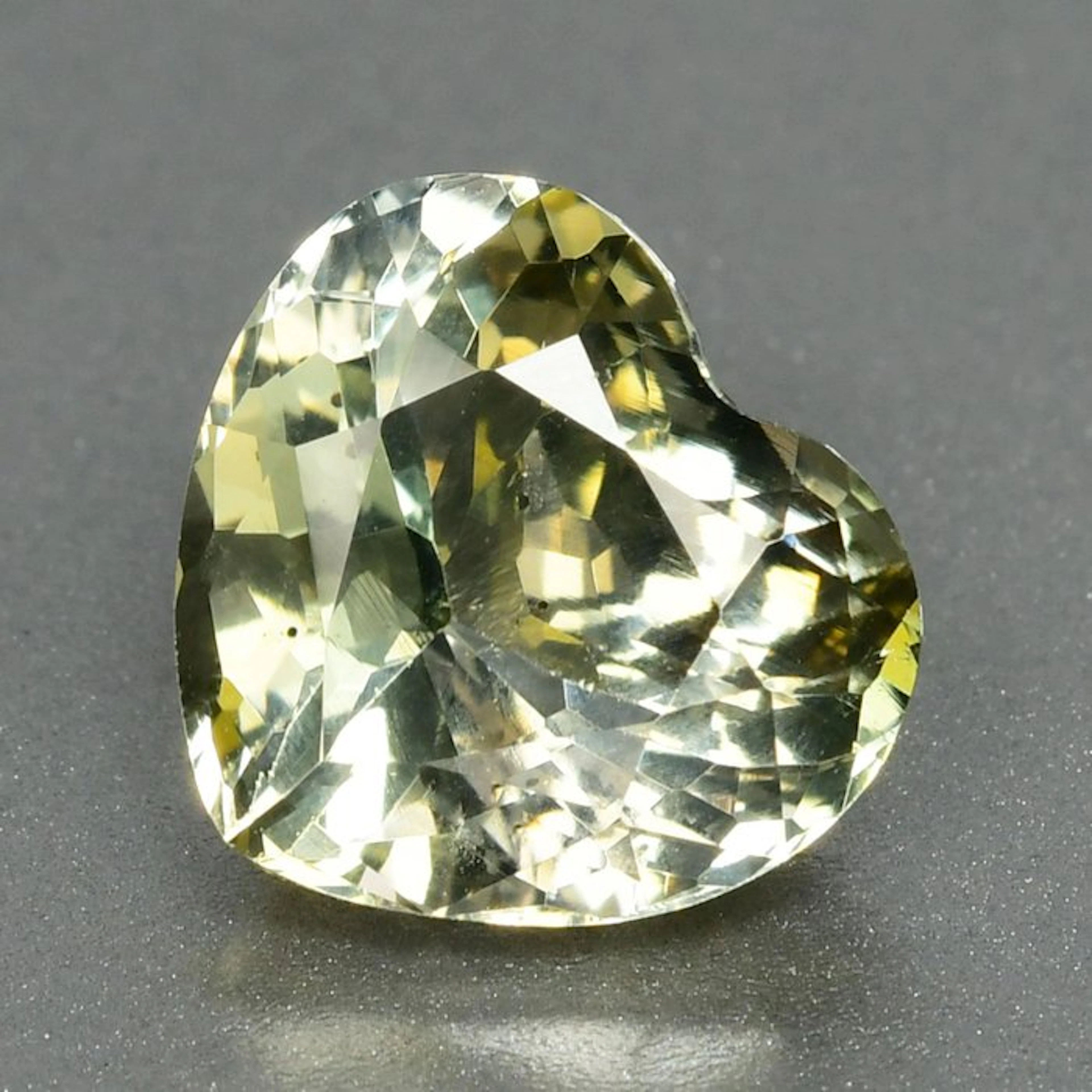 1 pcs Green, Yellow Zoisite - 2.43 ct - GEM-TECH Istituto Gemmologico
