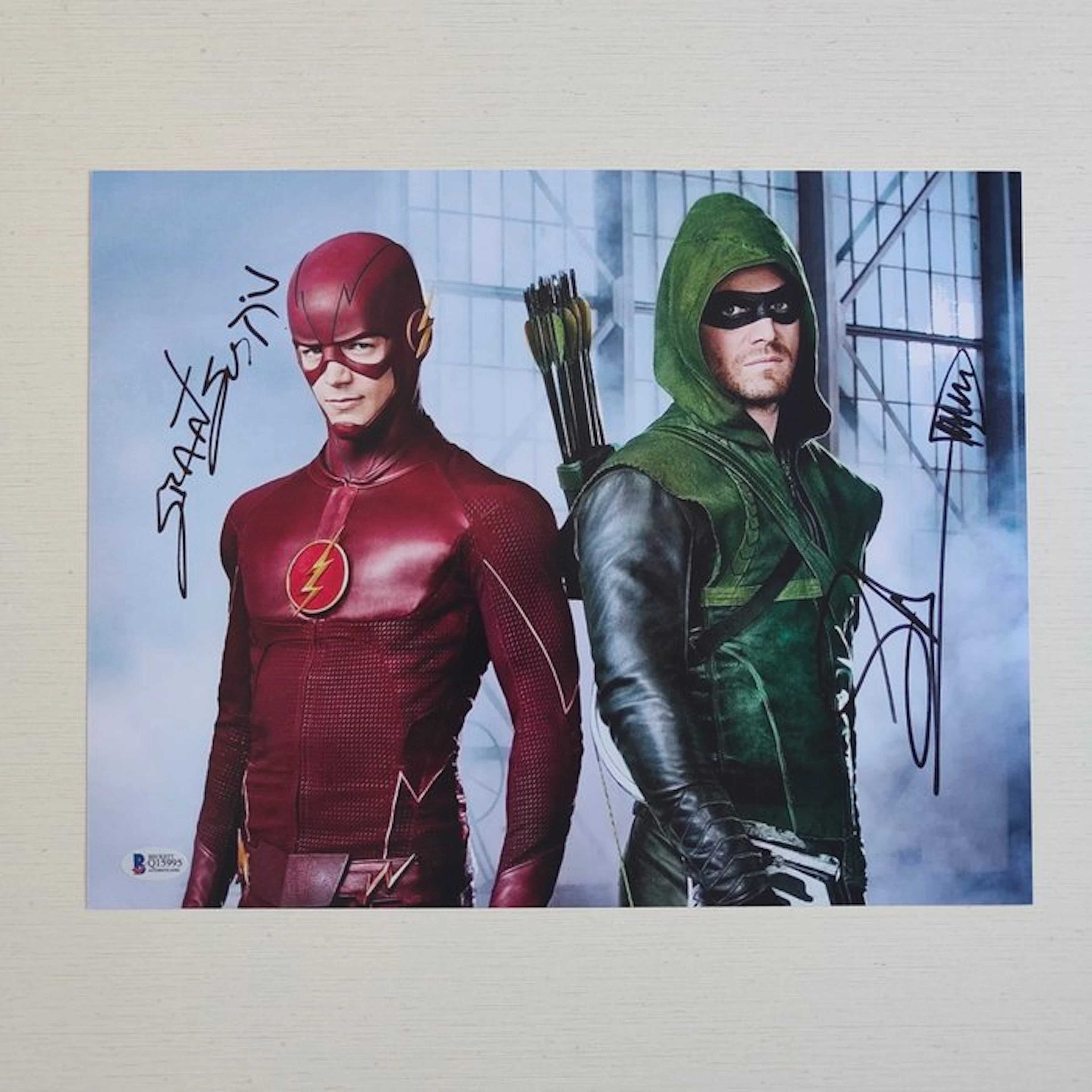 The Flash & Arrow - Grant Gustin & Stephen Amell...