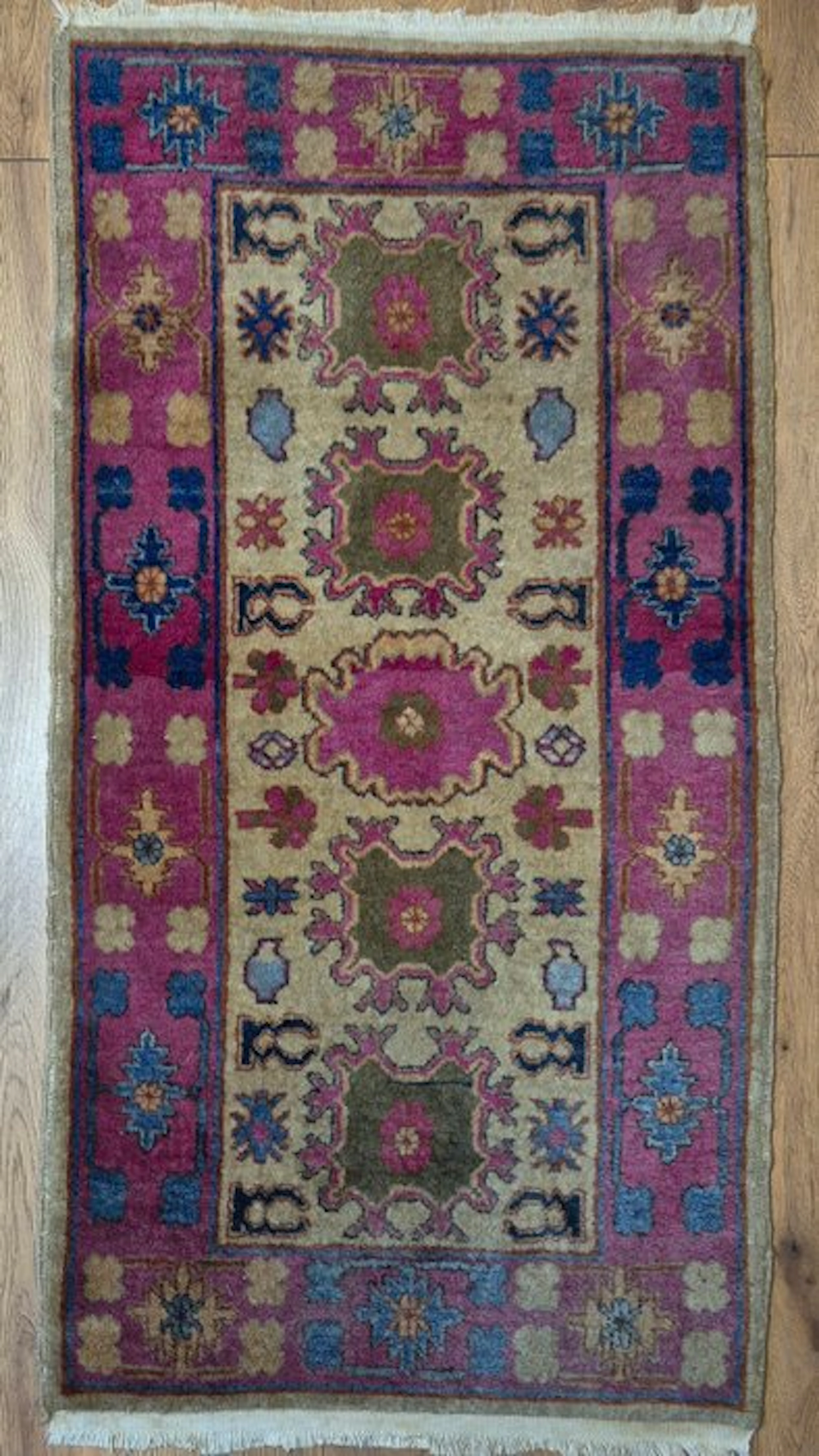 Antique Seychour-style Oriental rug – a work of art