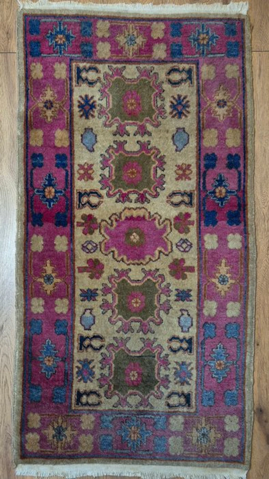 Antique Seychour-style Oriental rug – a work of art