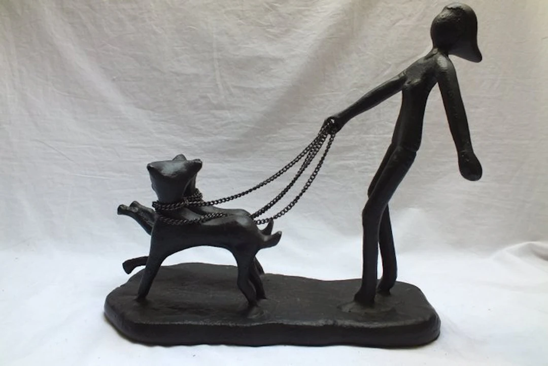 Sculpture, Honden uitlaten. - 24 cm - Cast aluminium.
