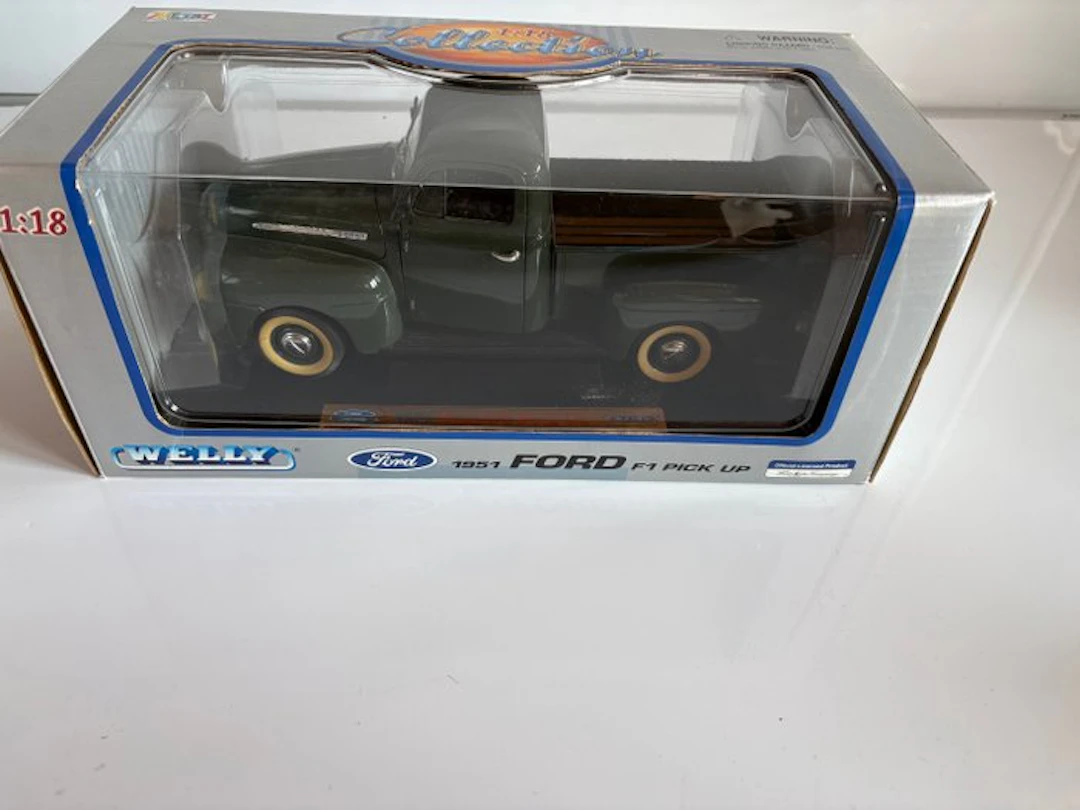 Welly 1:18 - Model car - Ford Pick-Up F1 1951