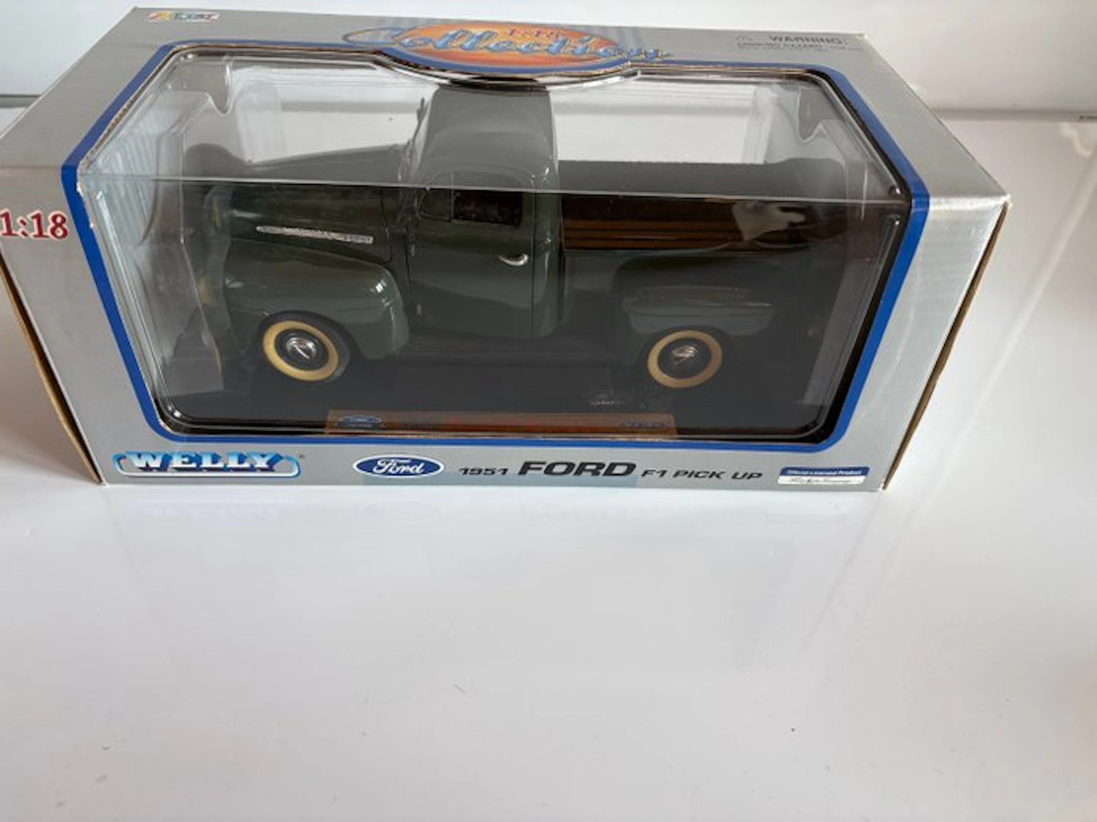 Welly 1:18 - Model car - Ford Pick-Up F1 1951