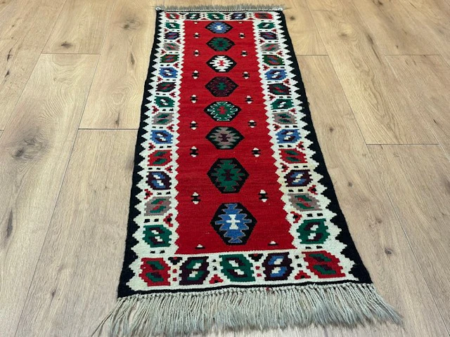 Kelim runner – handwoven flat-weave Oriental rug with...