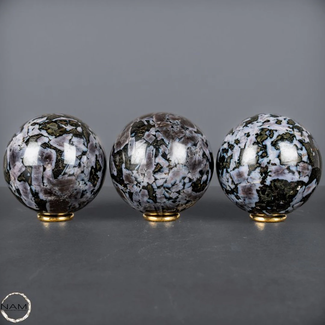 Exclusive Merlinit sphere set – Three fascinating natural...
