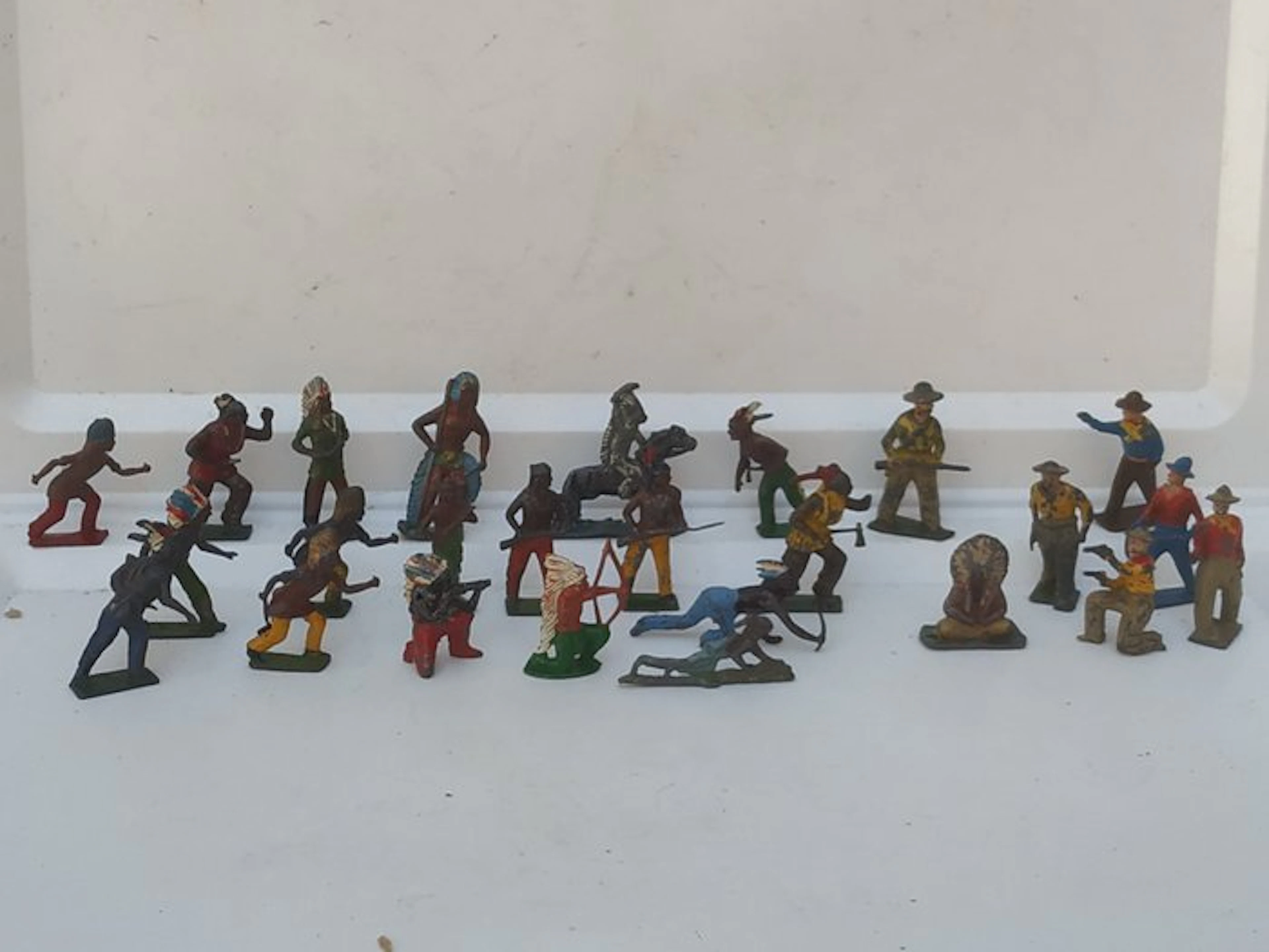 William Britains - Toy figure Britains USA INDIANS & COWBOYS - 1940-1950 - U.K.