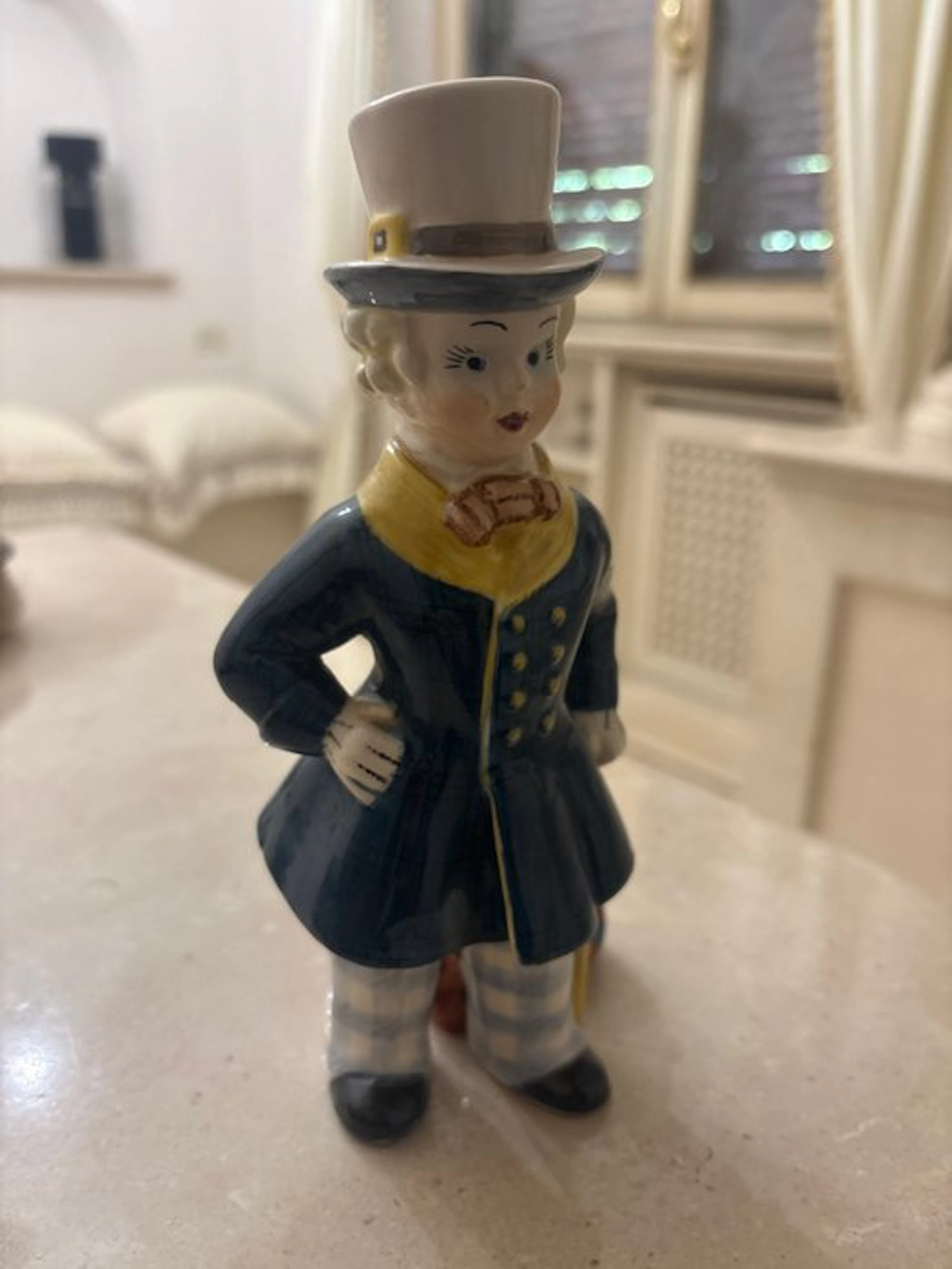 Tosin - Figurine - bambino con valigia - Porcelain