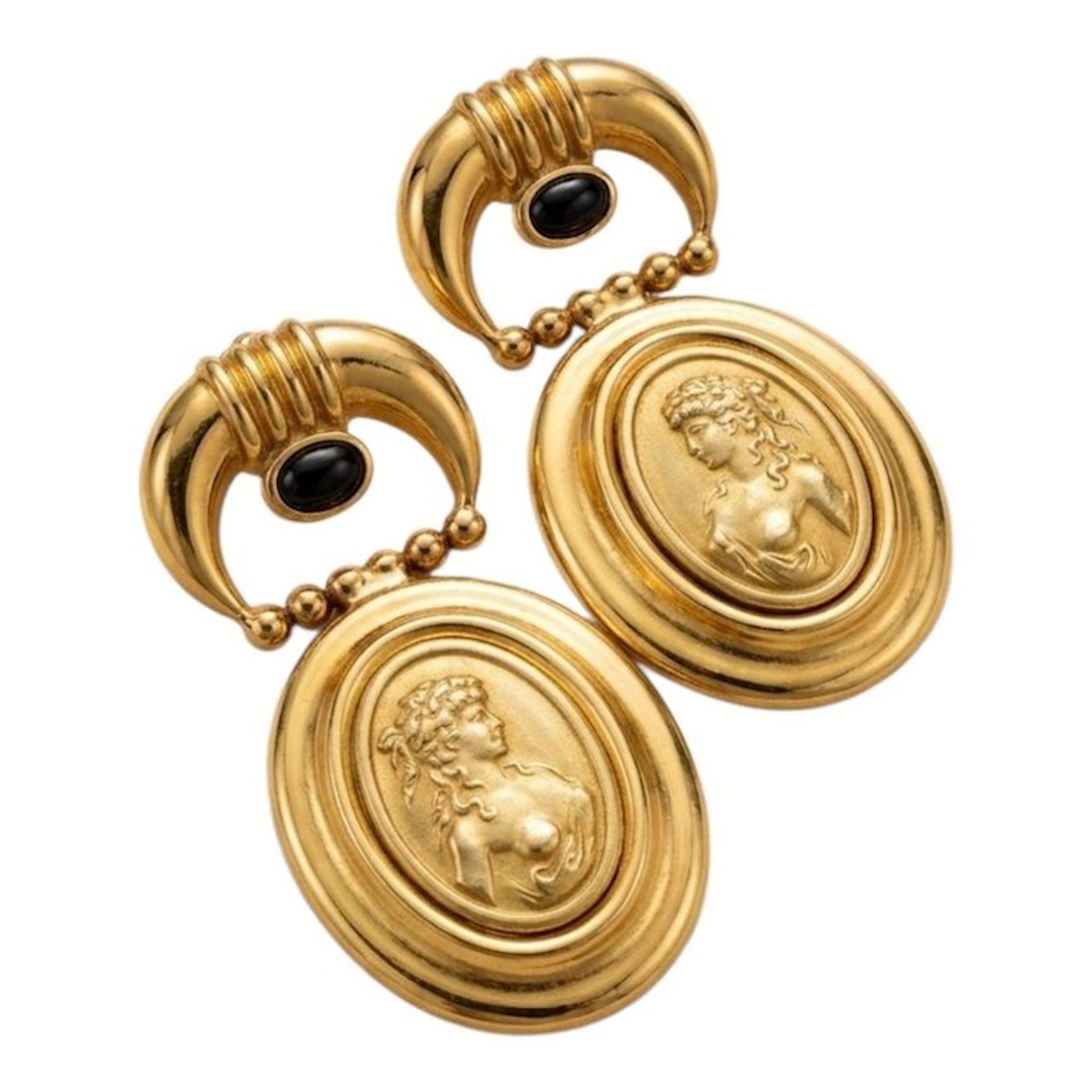 Earrings - 18 kt. Yellow gold - 1.54ct. tw. Sapphire