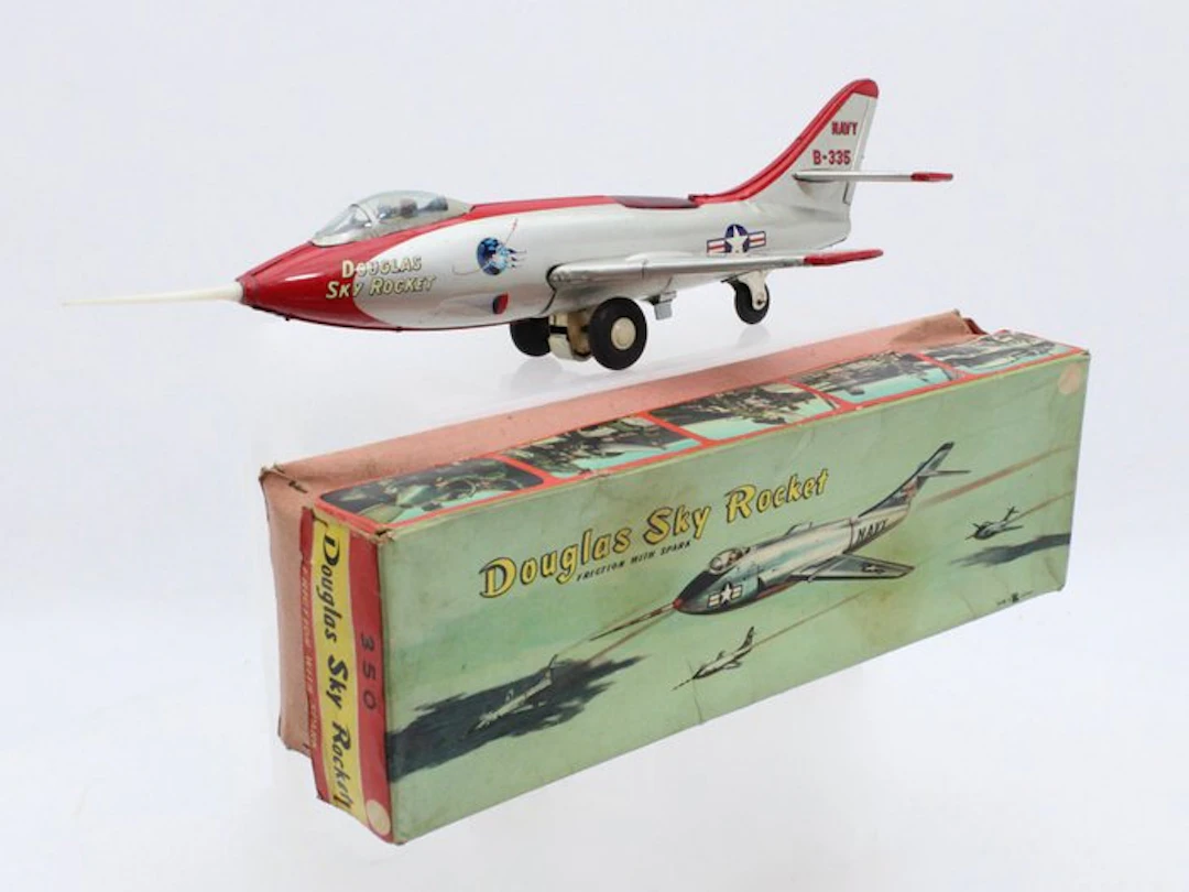 Bandai , Japan - Model plane - 350